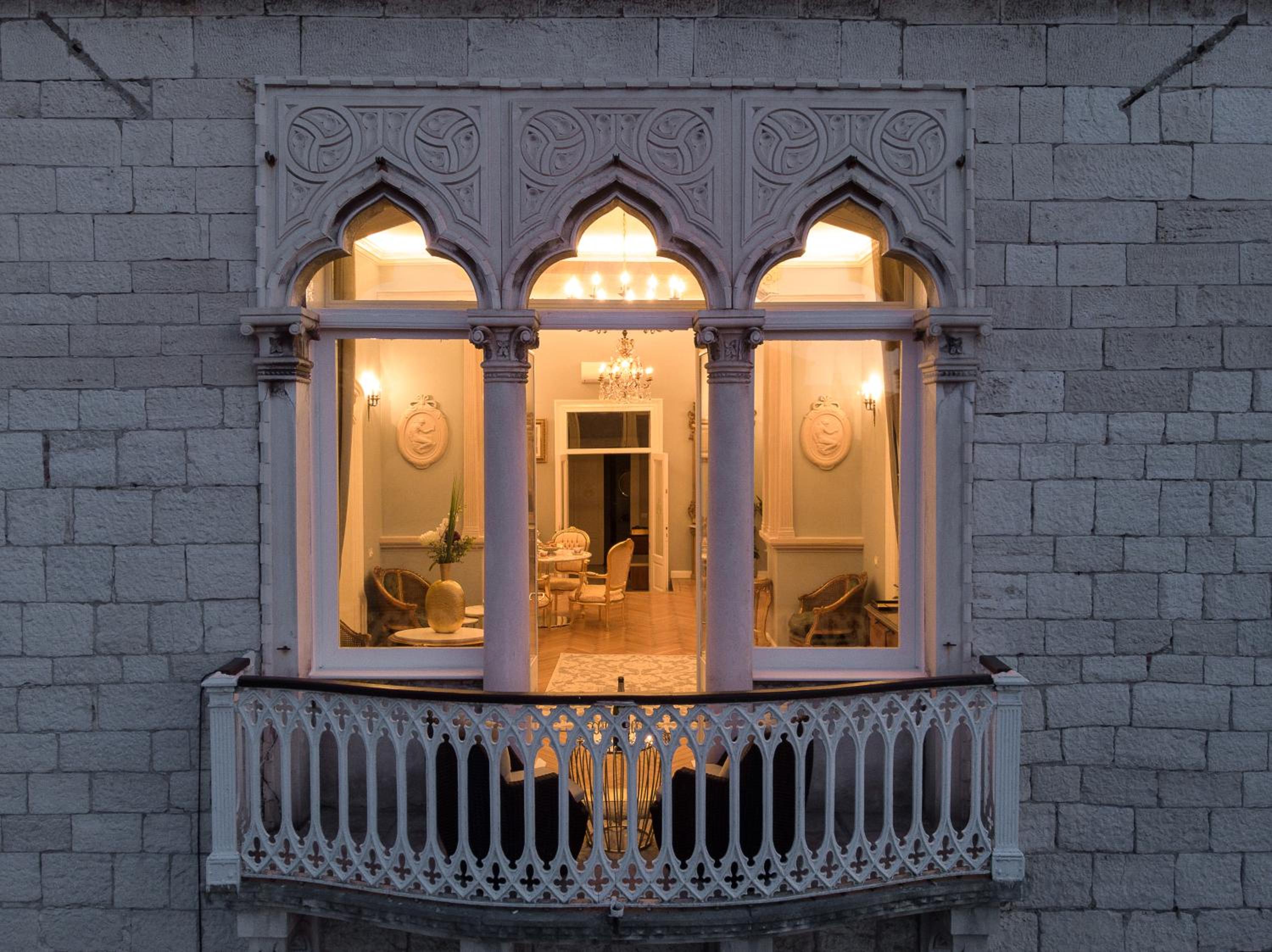 Luxury Apartment - Photo 19
