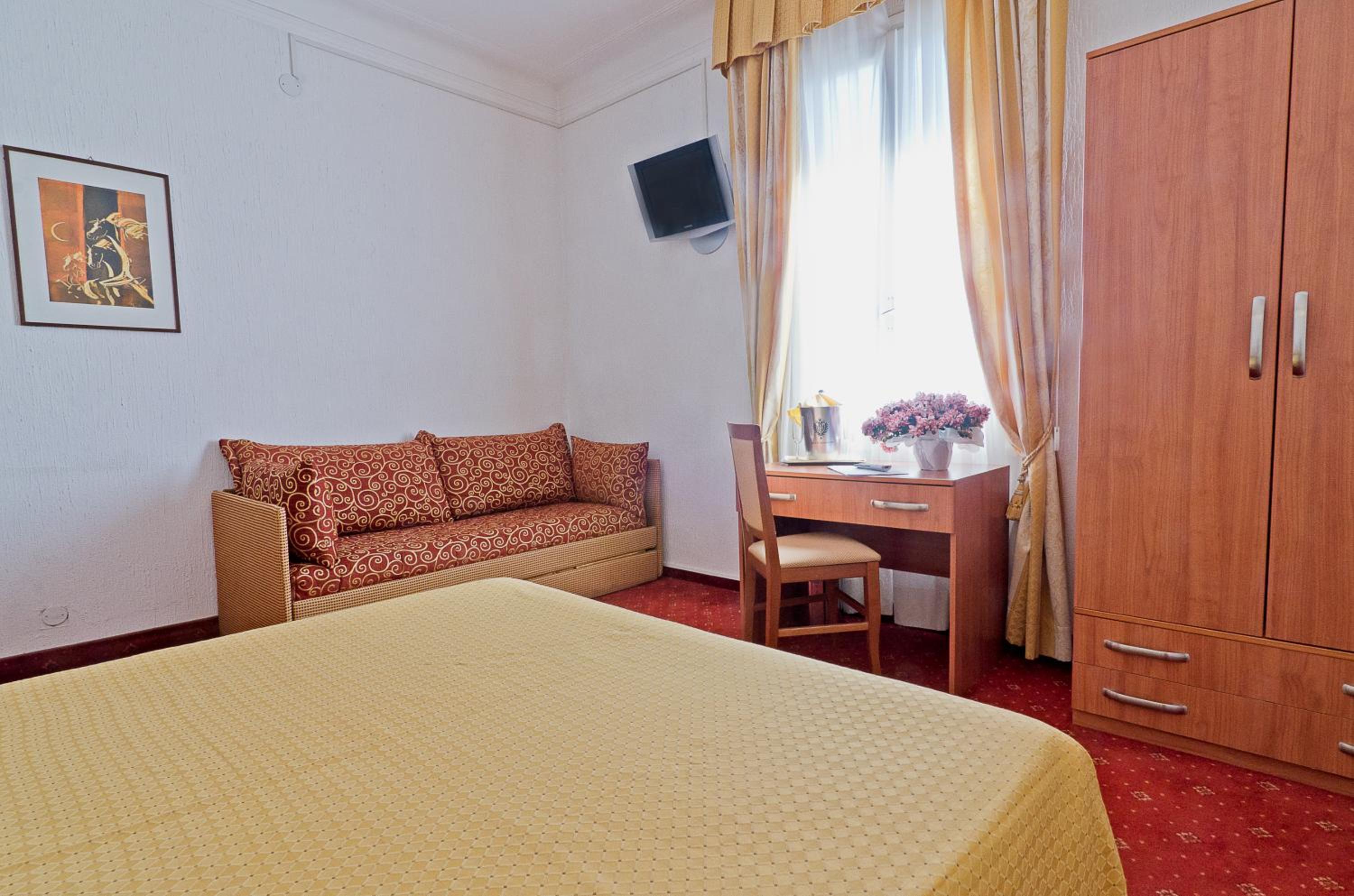 Standard Double or Twin Room - Photo 1