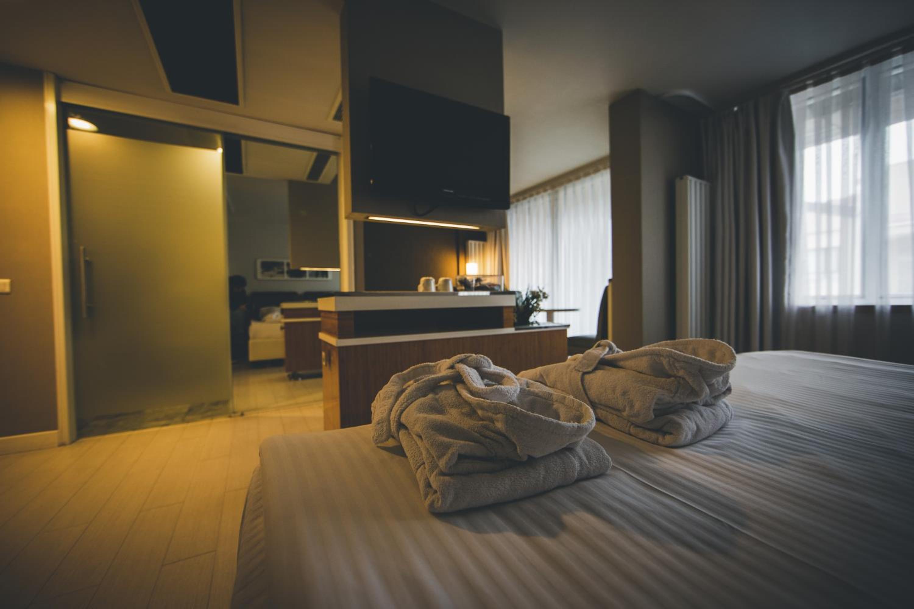 Corner Suite - Photo 7