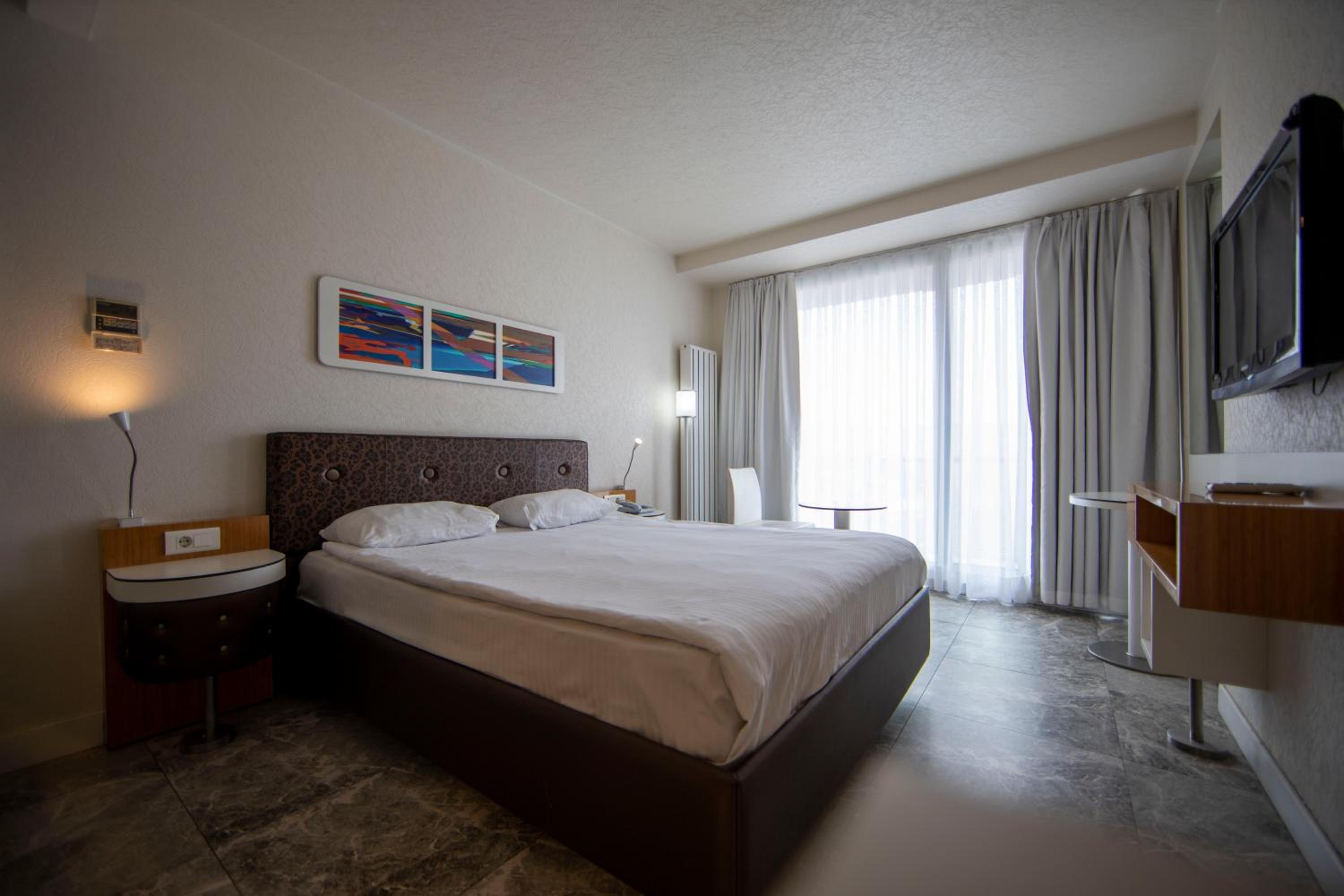 Standard Double Room - Photo 18