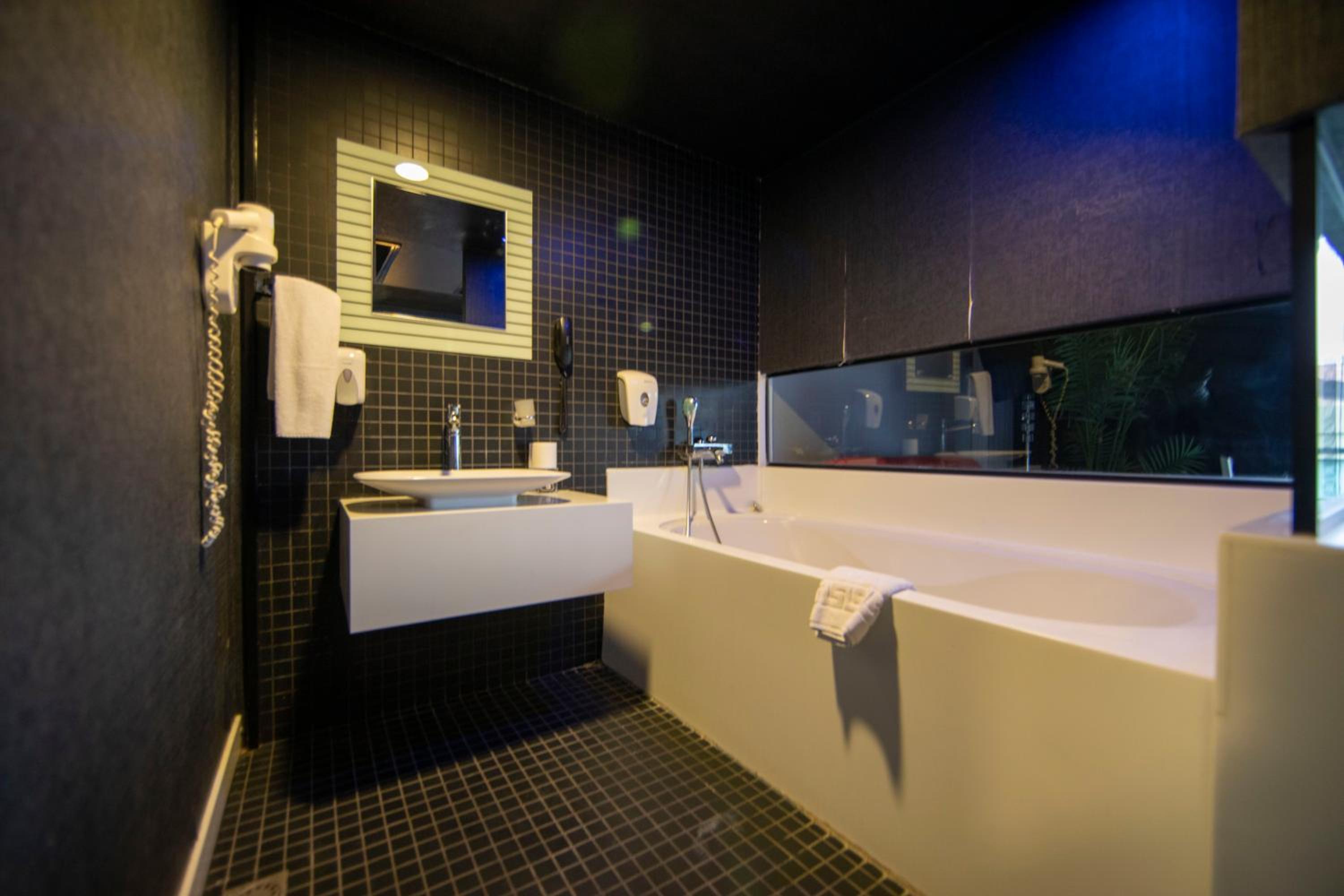 Premium Double Room - Photo 15