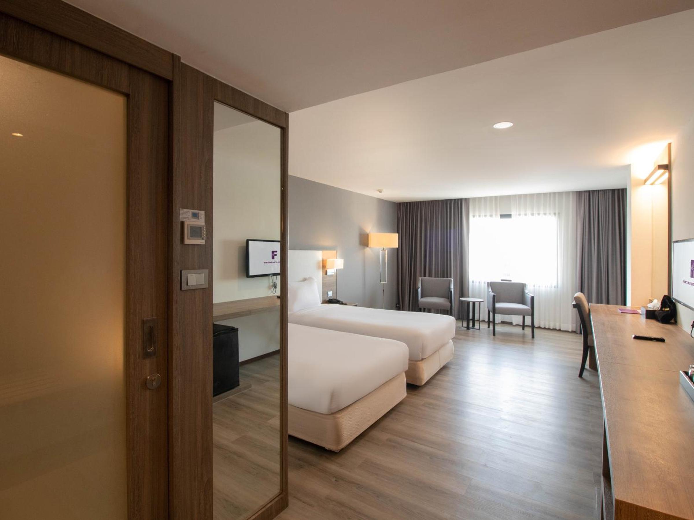 Superior Twin Room with City View