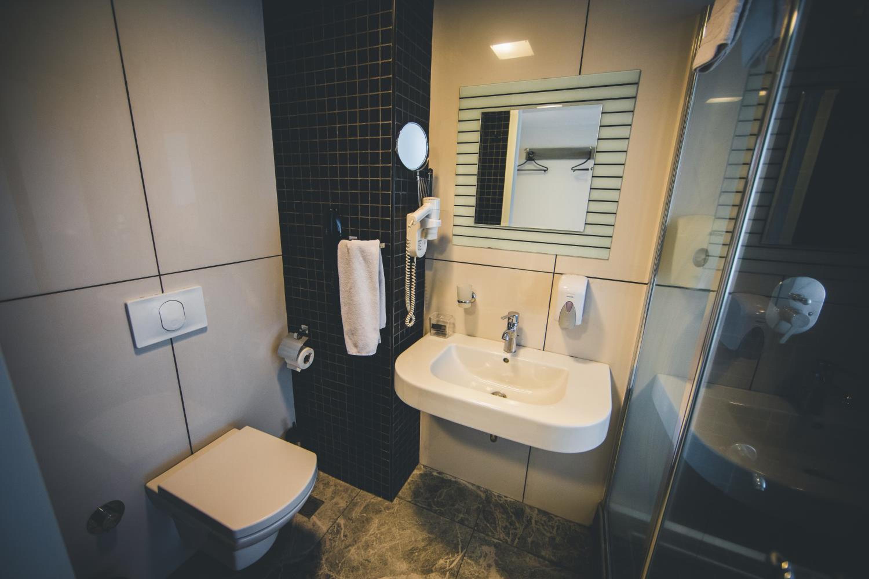 Standard Double Room - Photo 20