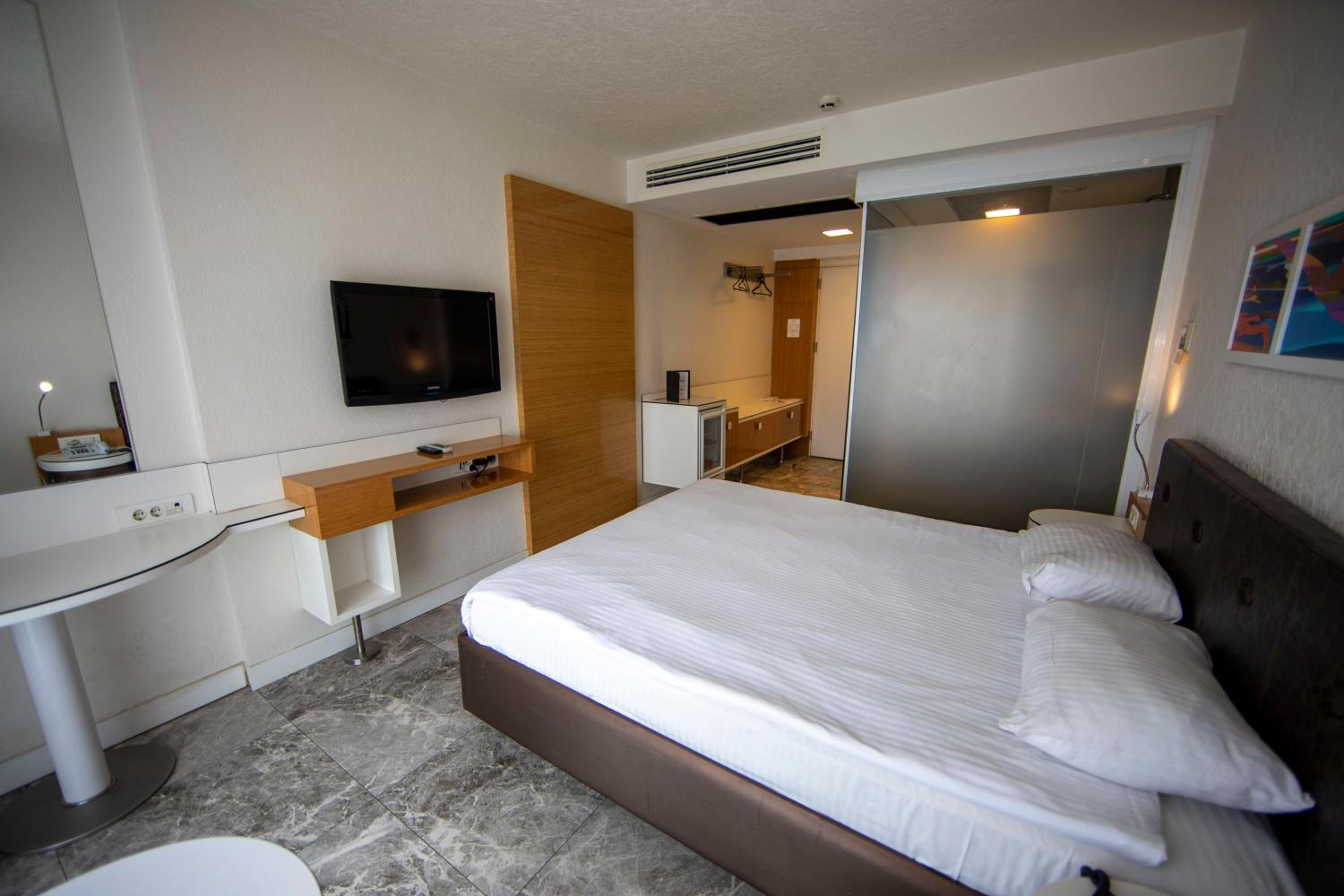 Standard Double Room - Photo 1