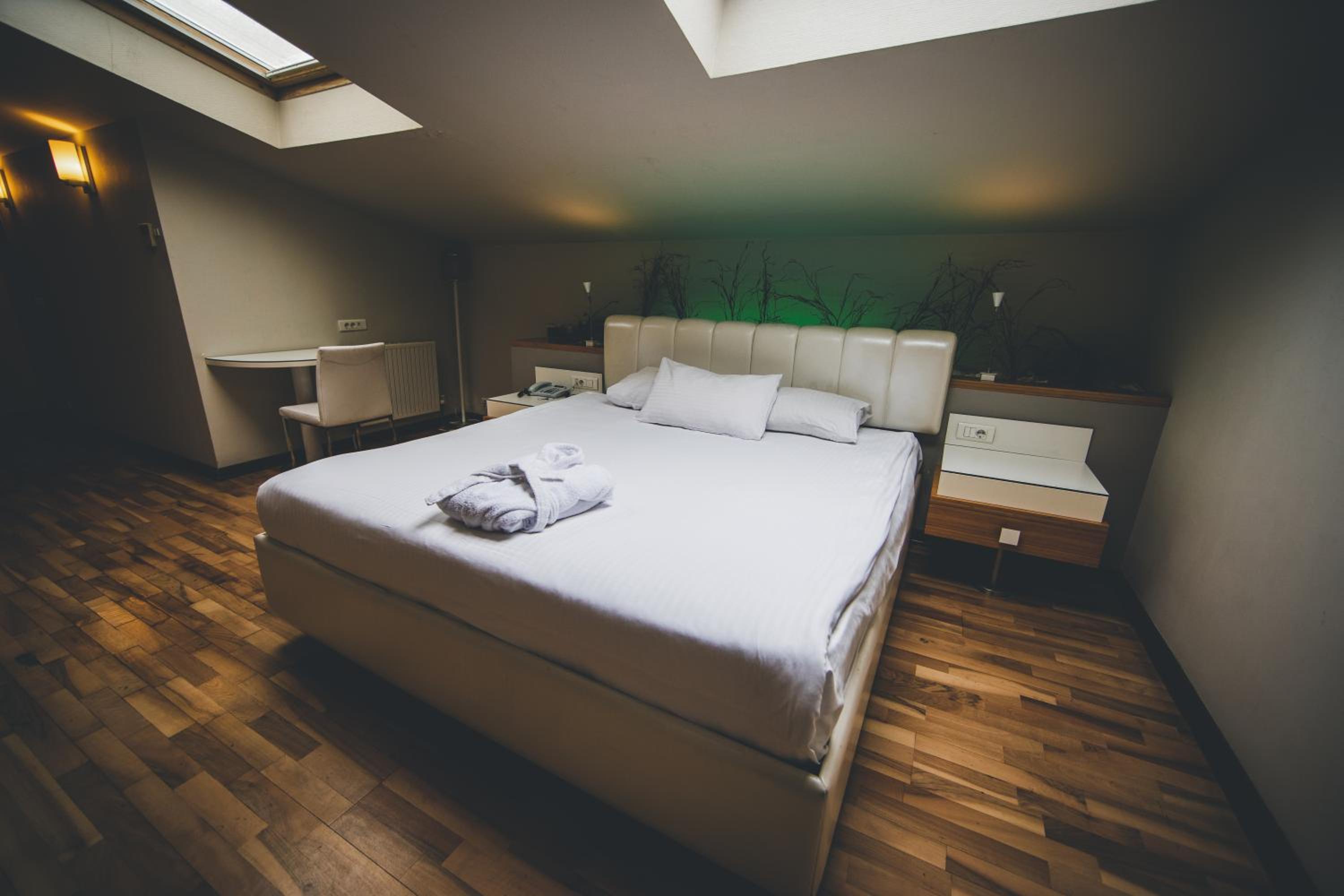 Penthouse Suite - Photo 17