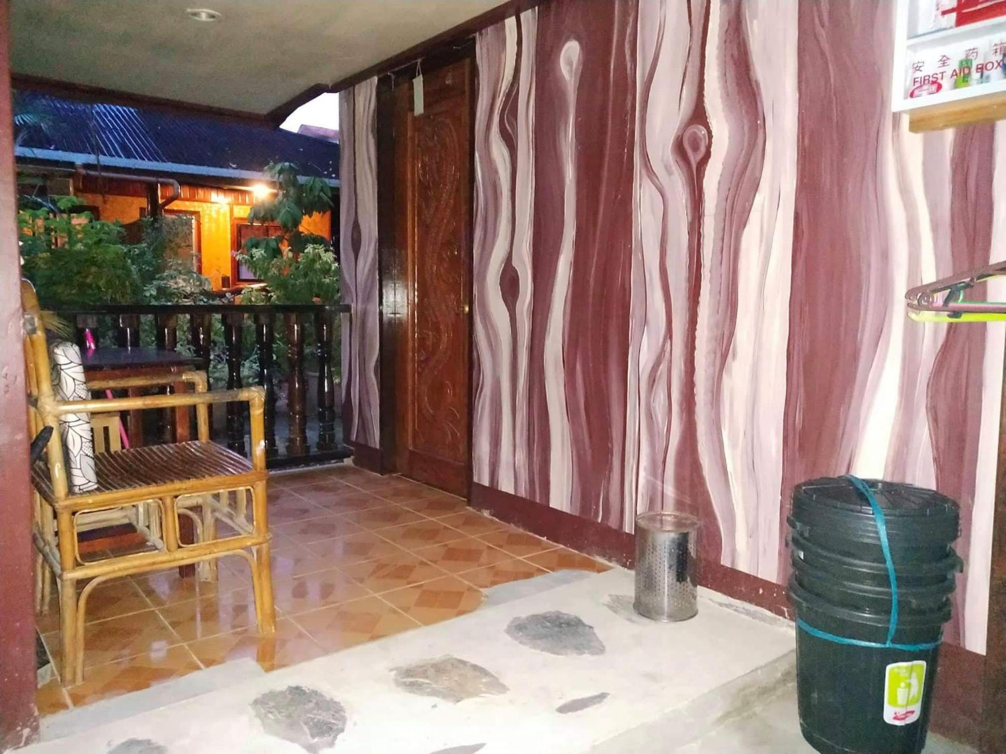 Deluxe Family Room photo 3