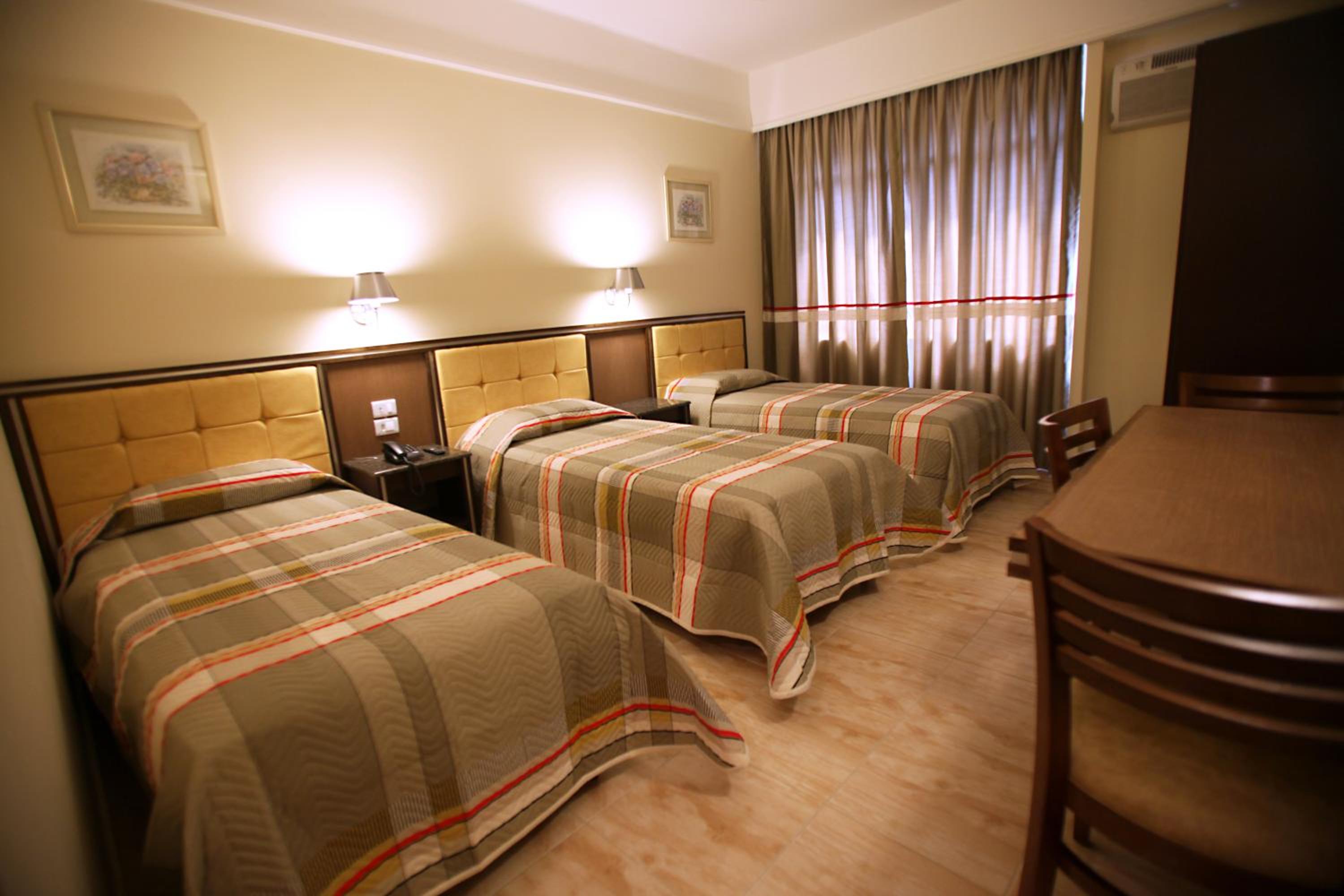 Soneca Plaza Hotel — Triple Room