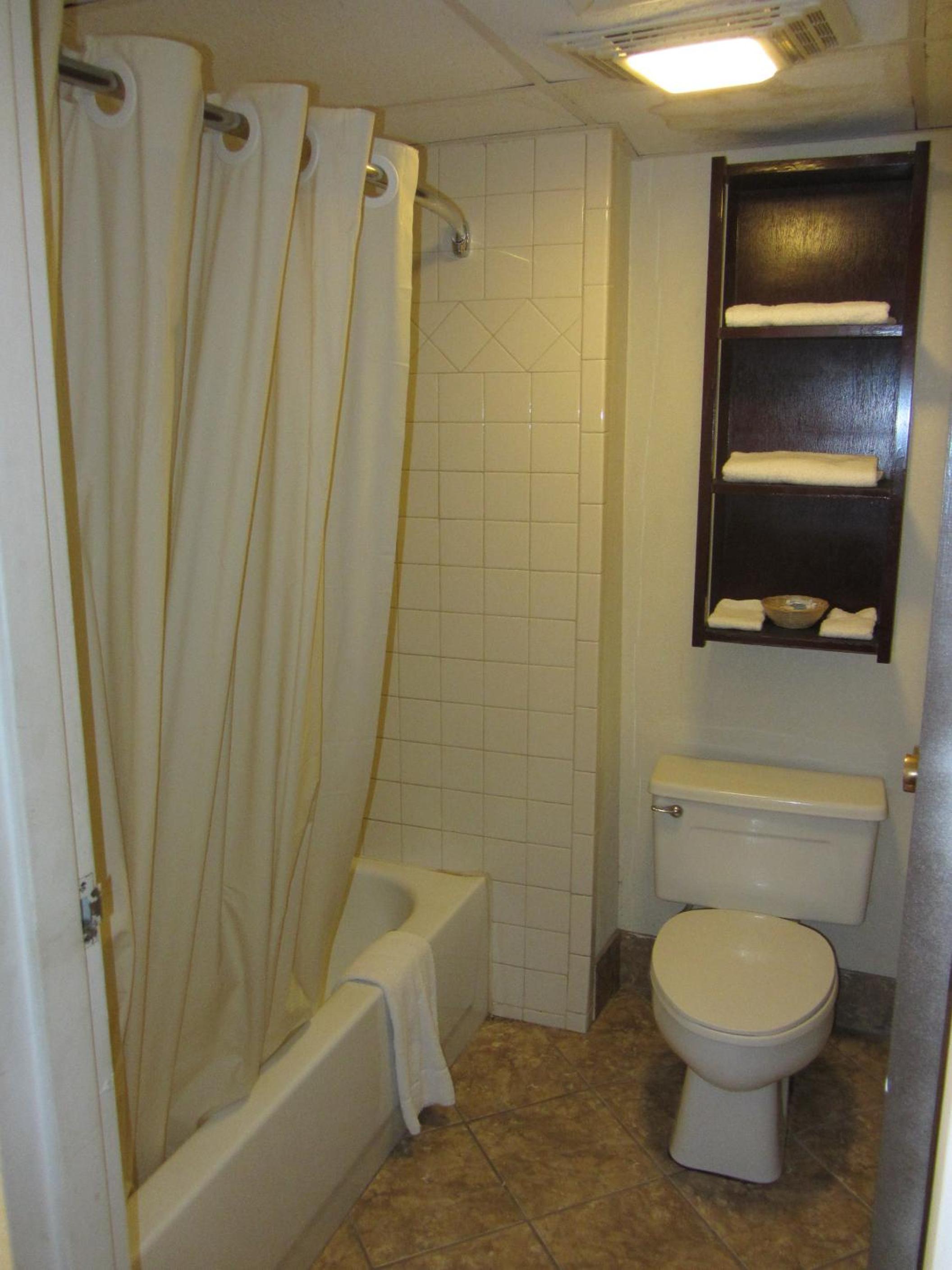 King Room - Non-Smoking photo 2