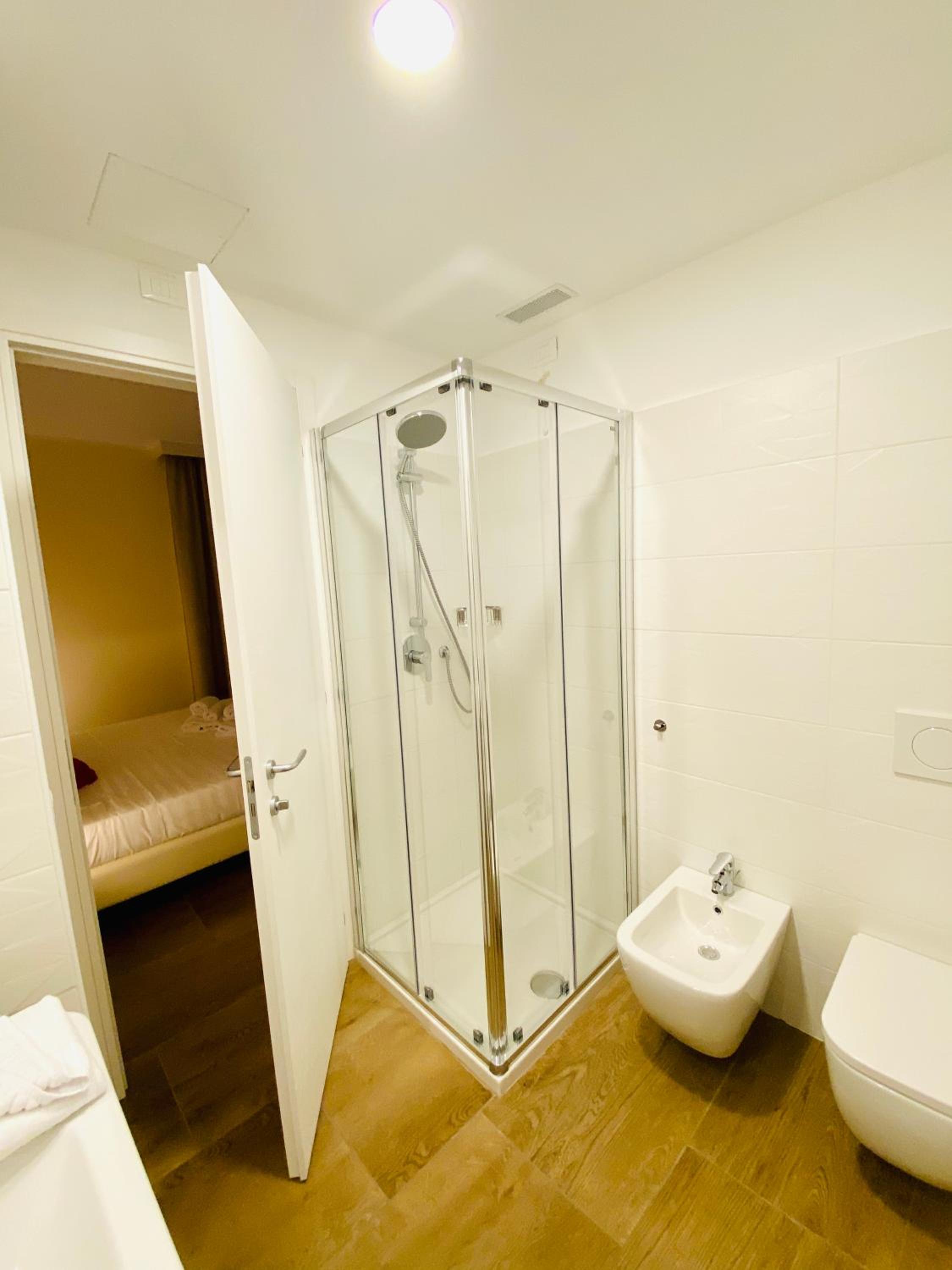 Standard Double Room - Photo 5