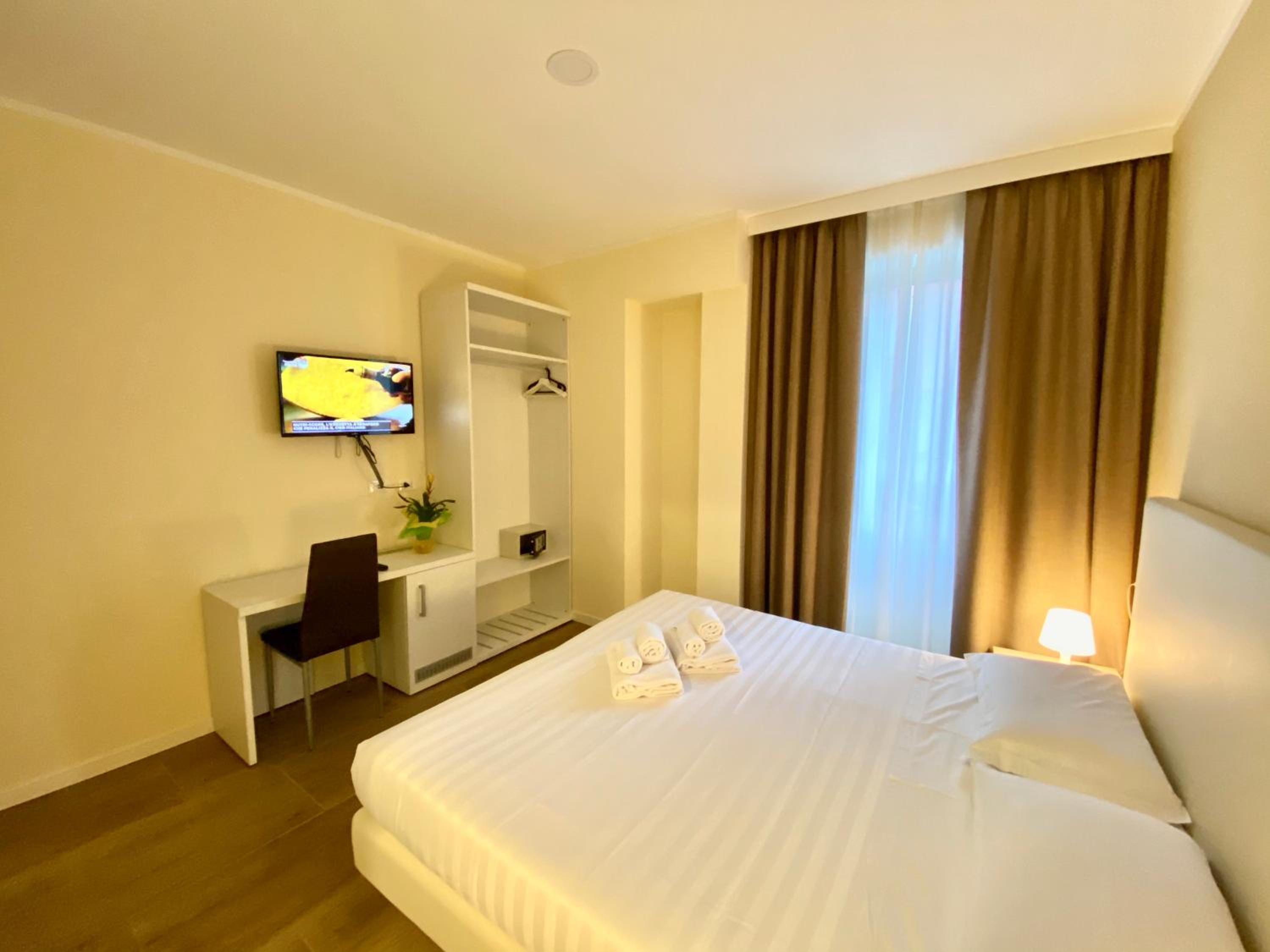 Standard Double Room - Photo 7