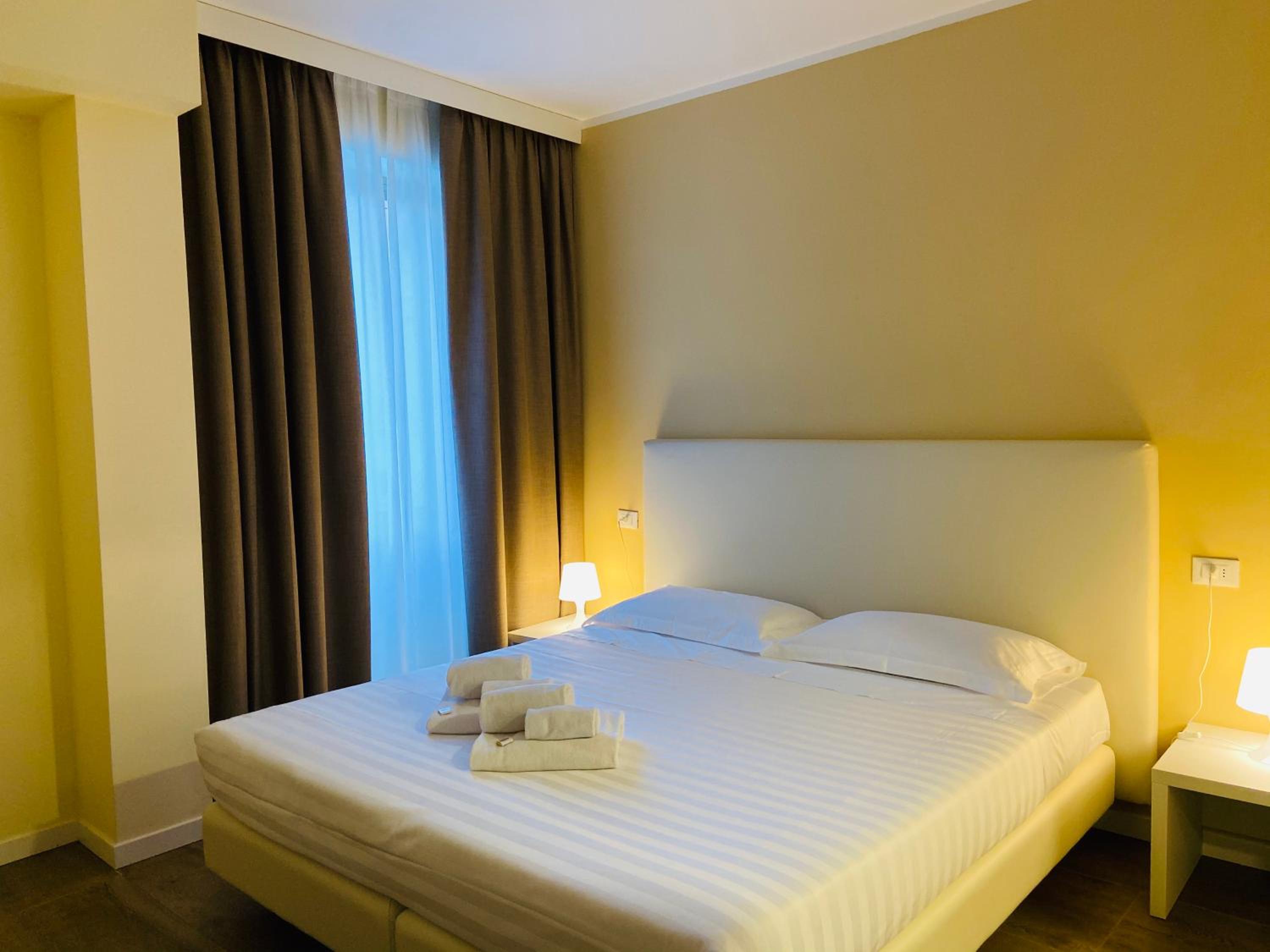 Standard Double Room - Photo 8