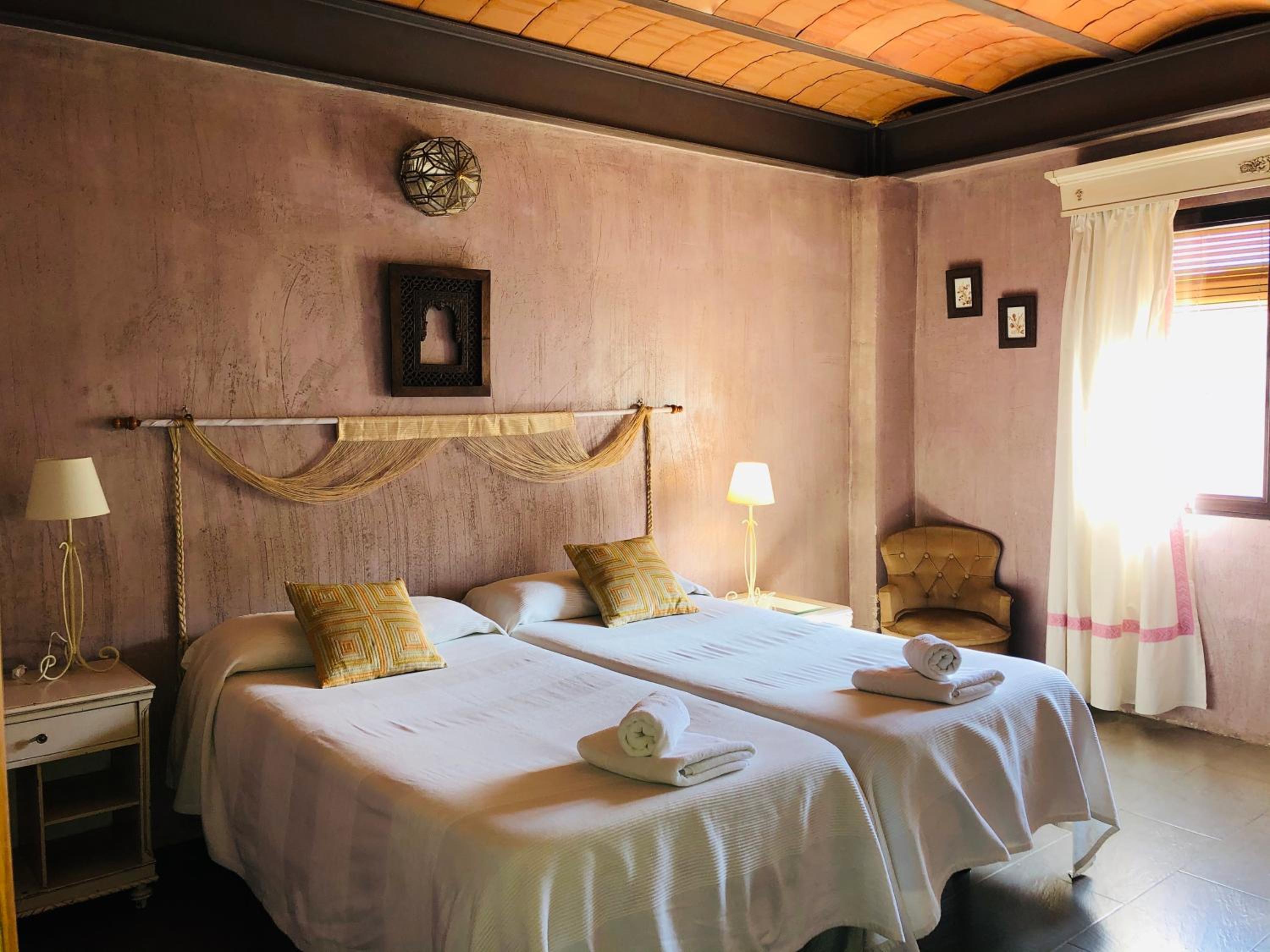 Double Room - Photo 7