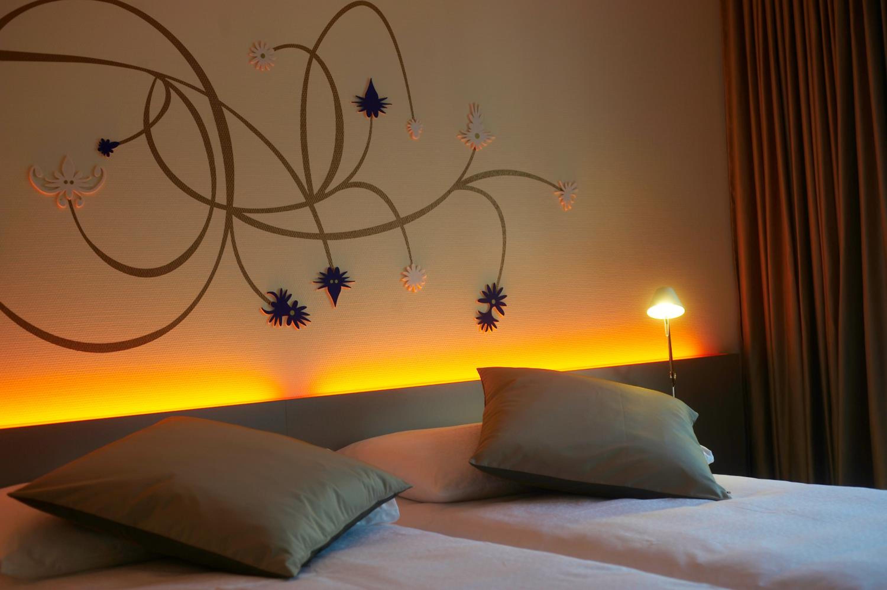 DESIGN  Twin Room - Photo 3