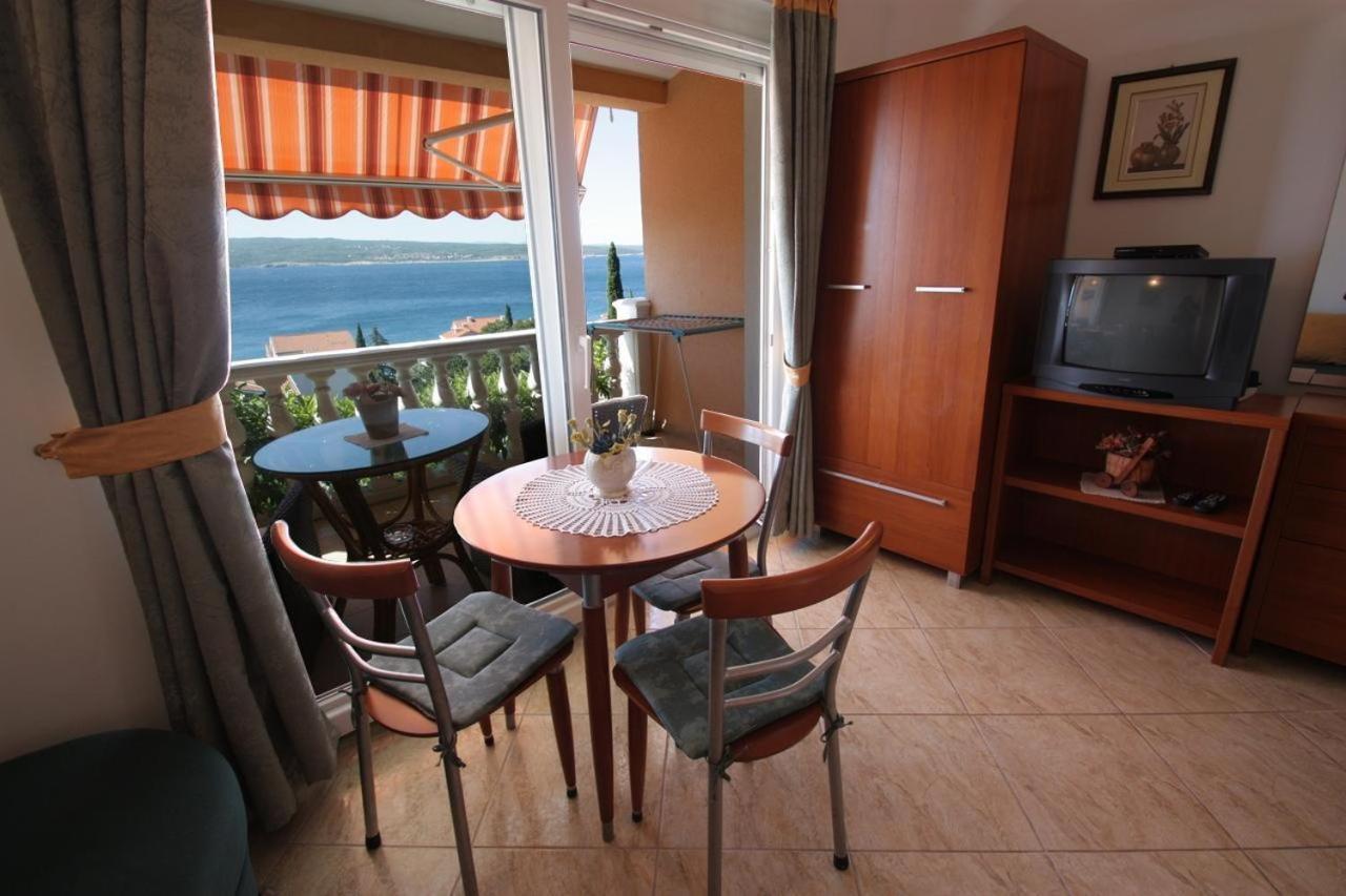 Apartment with Balcony photo 2