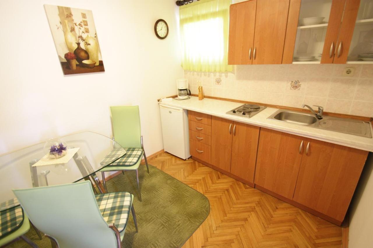 One-Bedroom Apartment photo 3