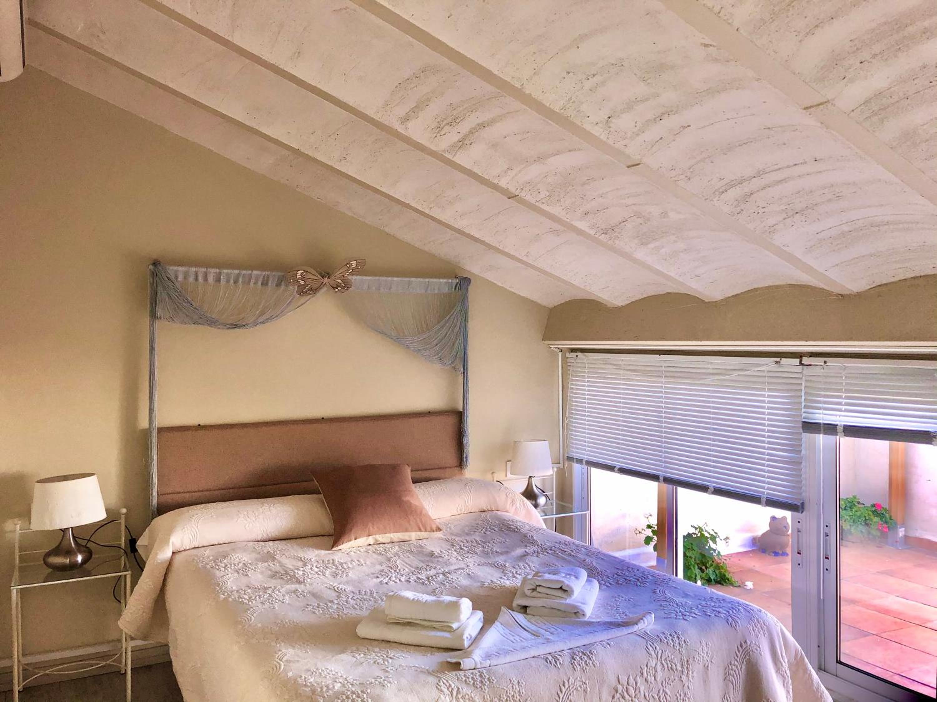 Double Room with Balcony - Photo 9