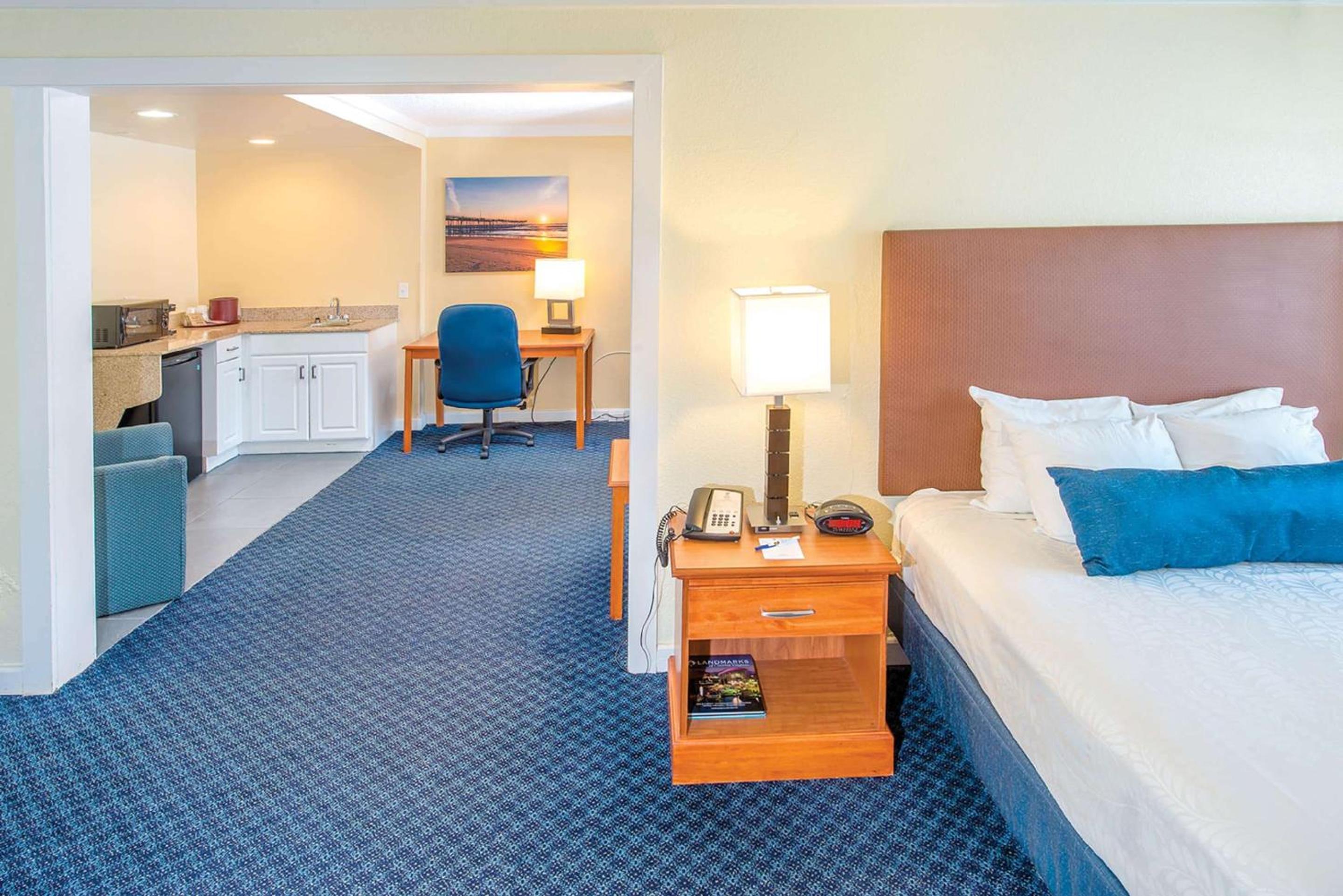 Studio Suite with Two Queen Beds - Non-Smoking - Photo 1