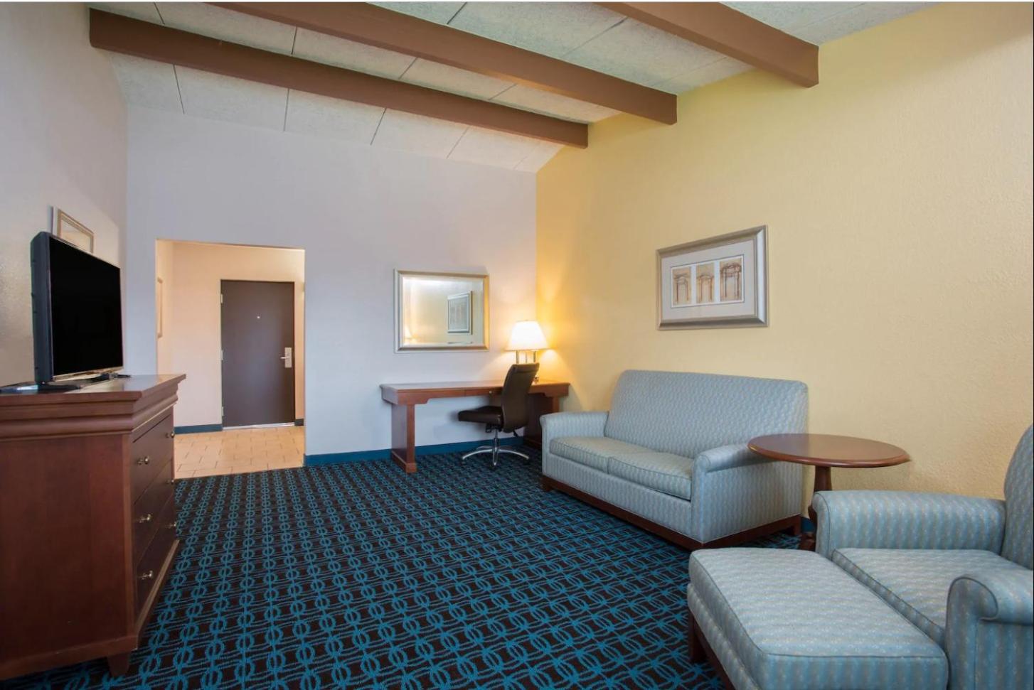 Suite with Two Queen Beds - Non-Smoking - Photo 1