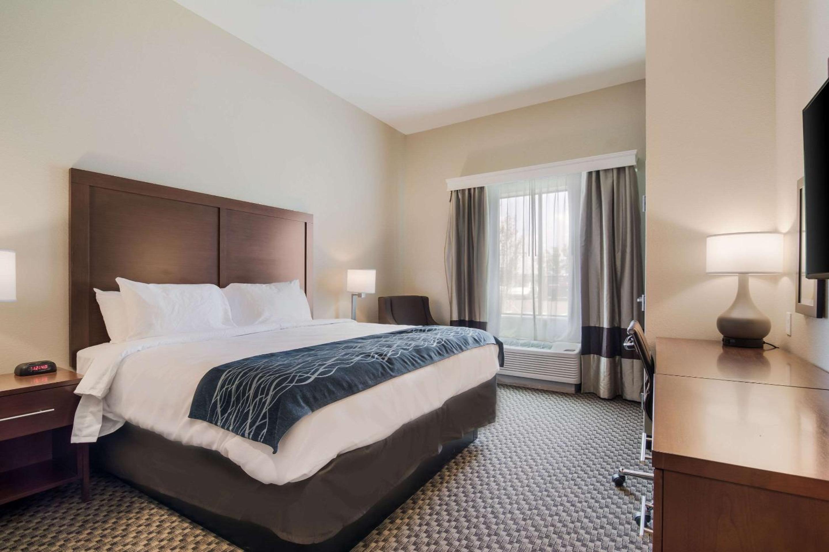 Standard King Room - Non-Smoking  - Photo 4