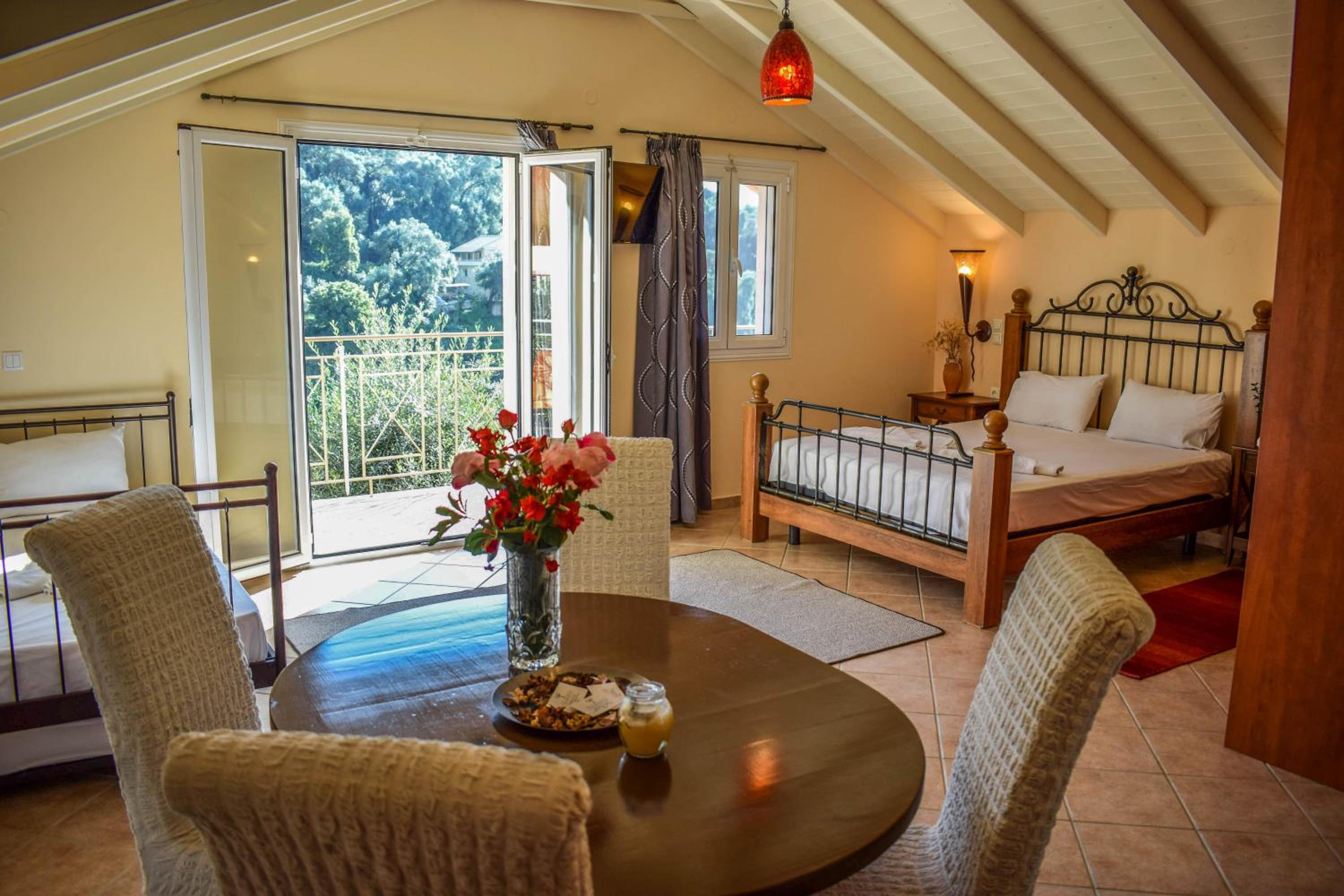 Deluxe Suite with Sea View photo 3