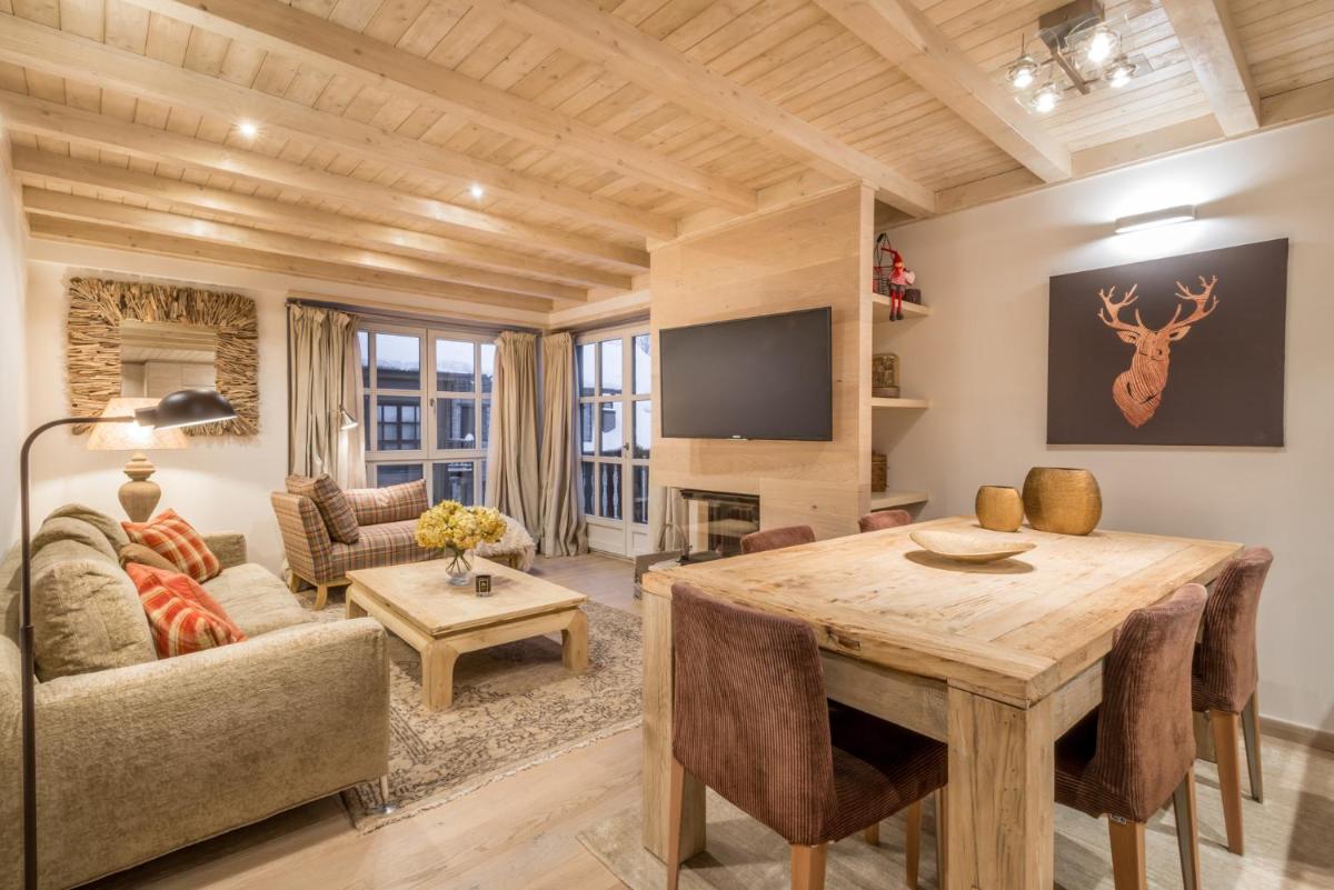 Apartment with Mountain View