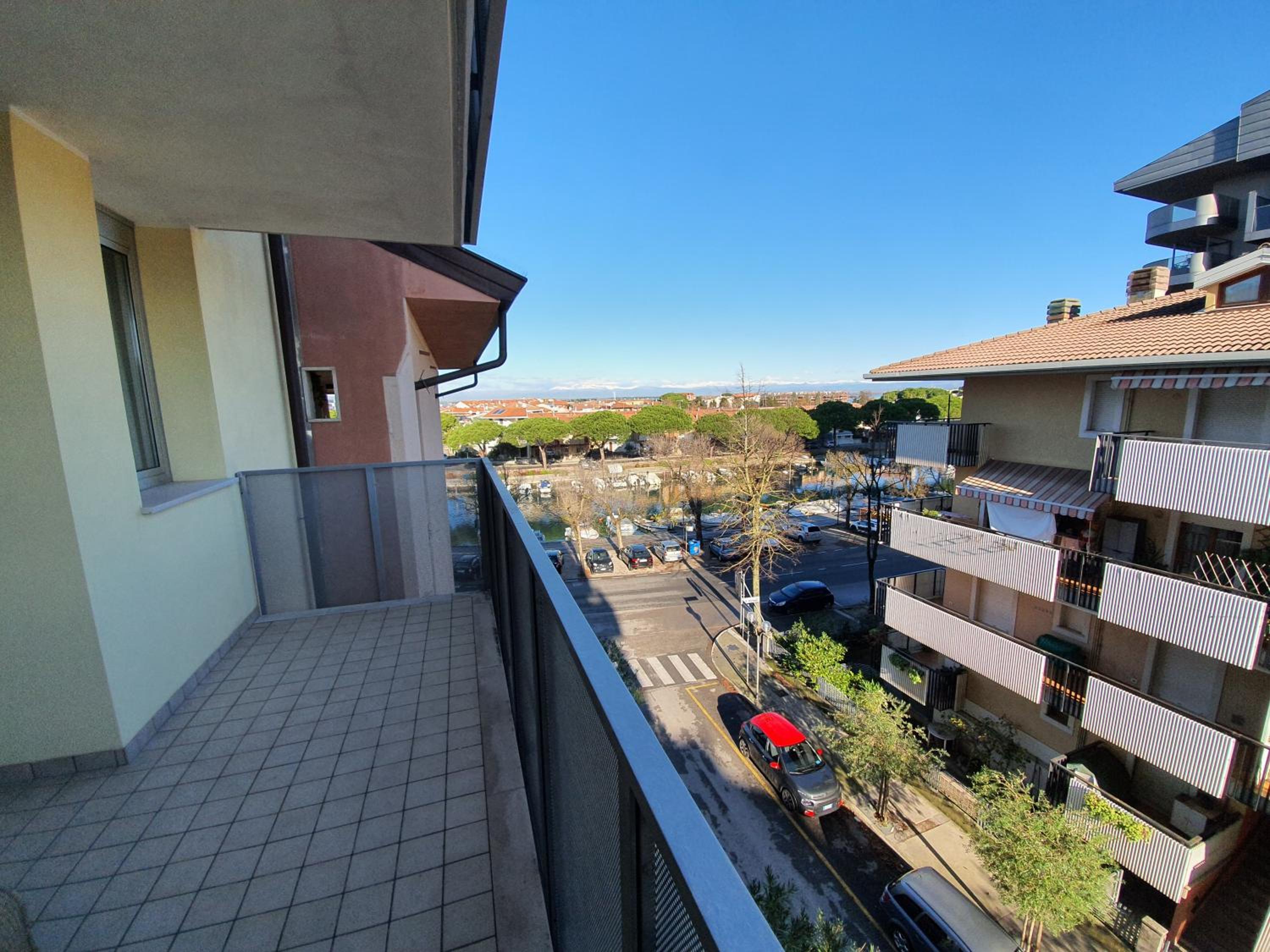 Apartment with Lateral Lagoon View - Photo 4