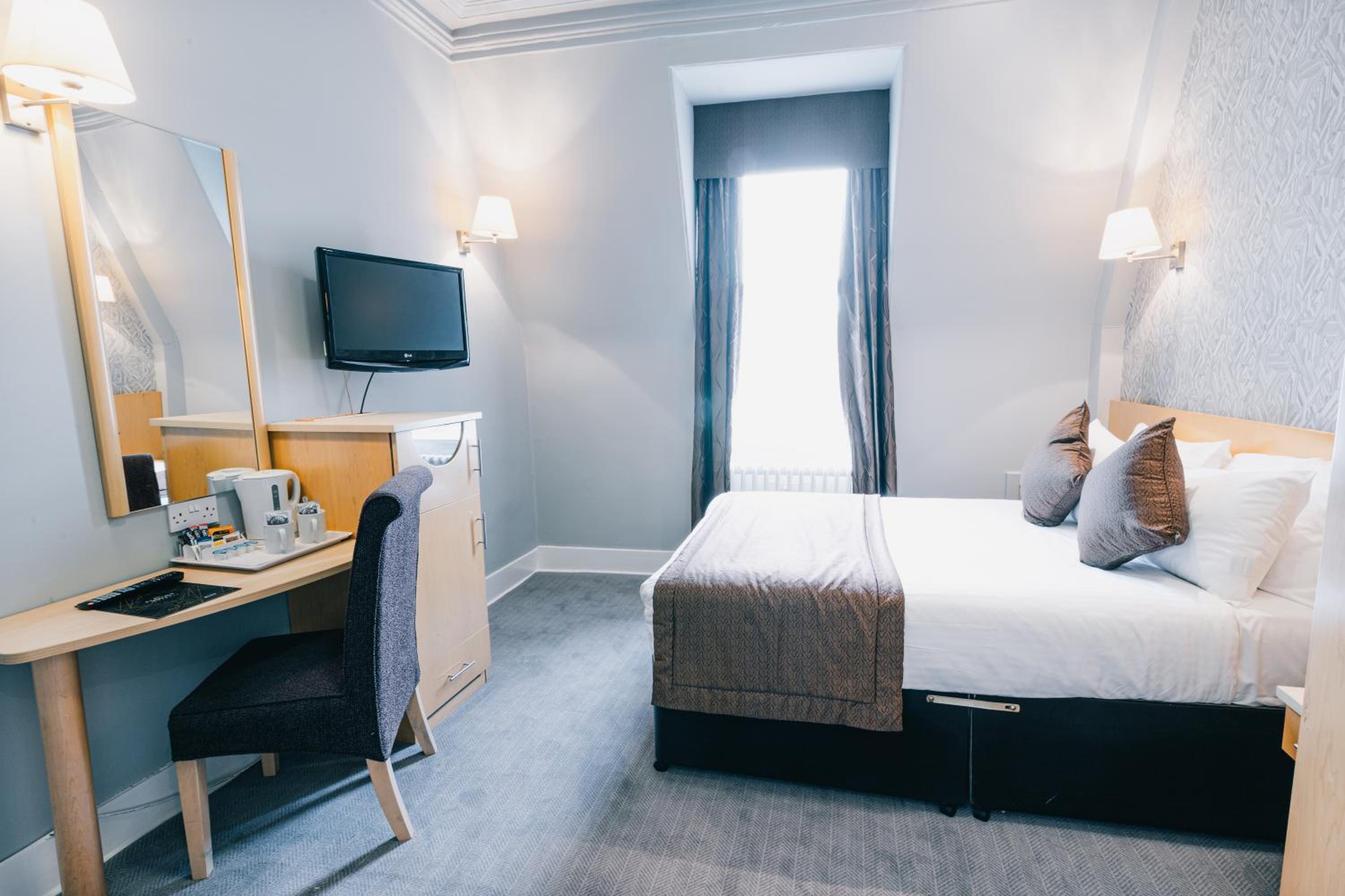 Standard Double Room - Photo 10