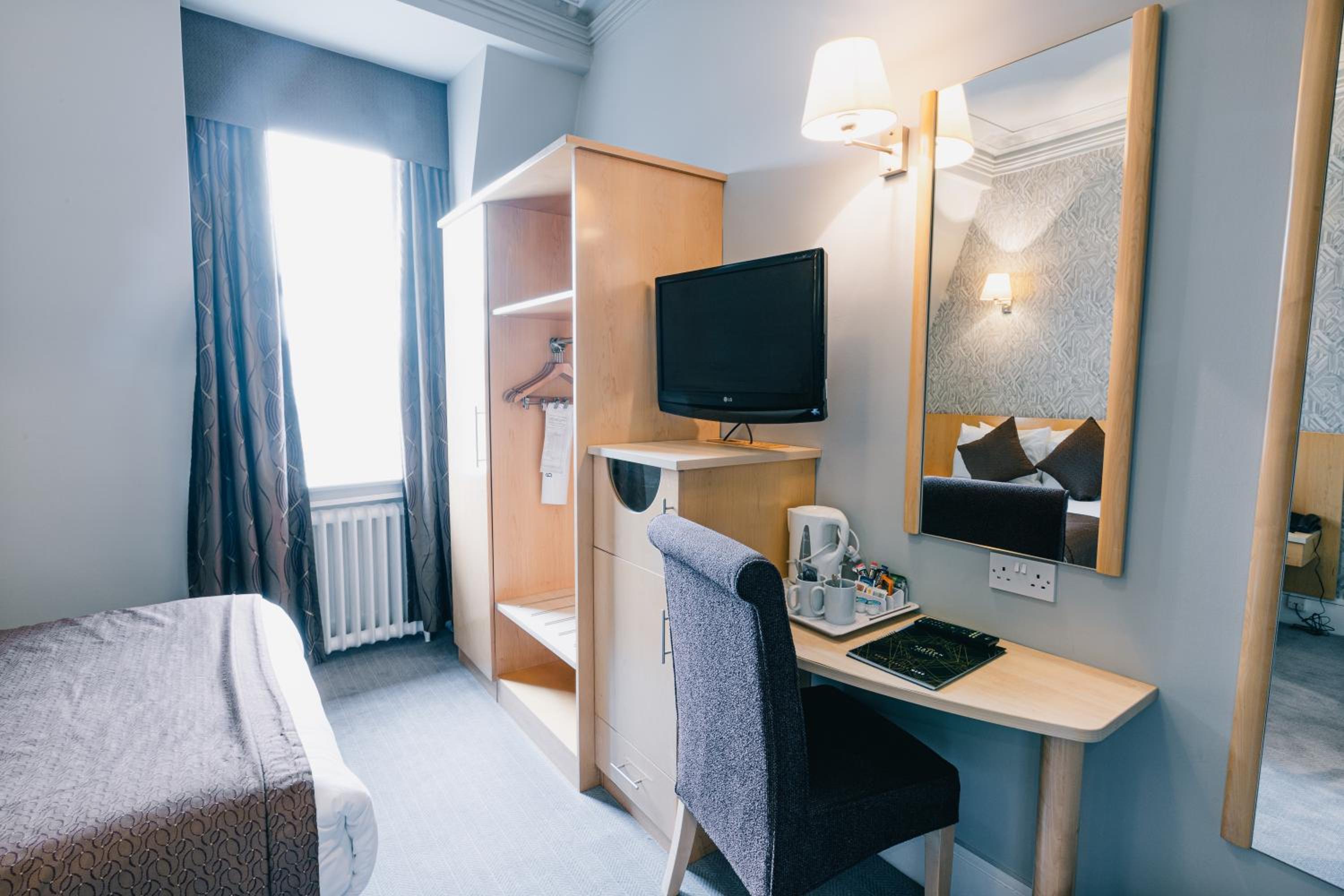Standard Double Room - Photo 12