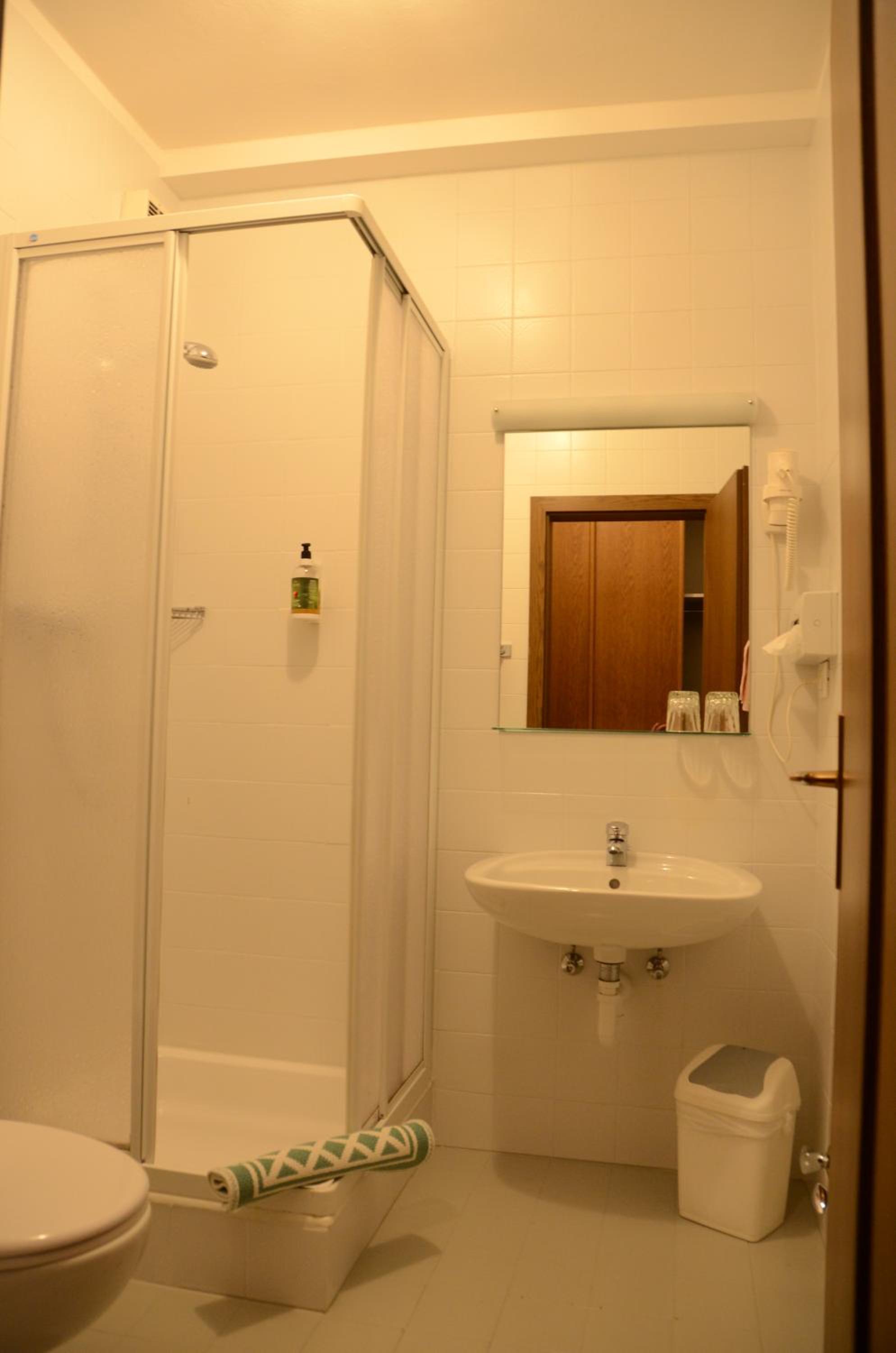 Double Room with Balcony - Photo 5
