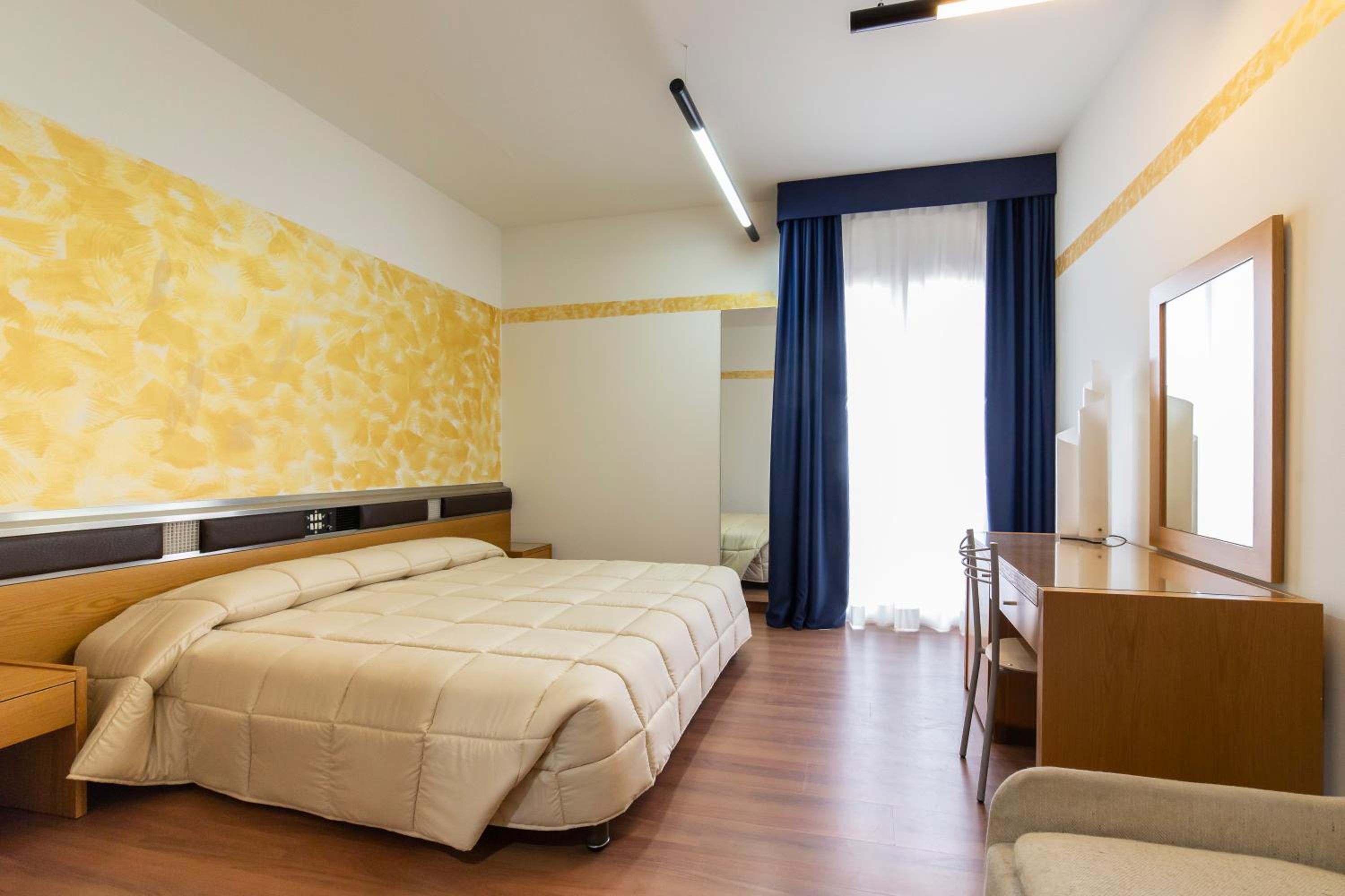 Double or Twin Room - Photo 3
