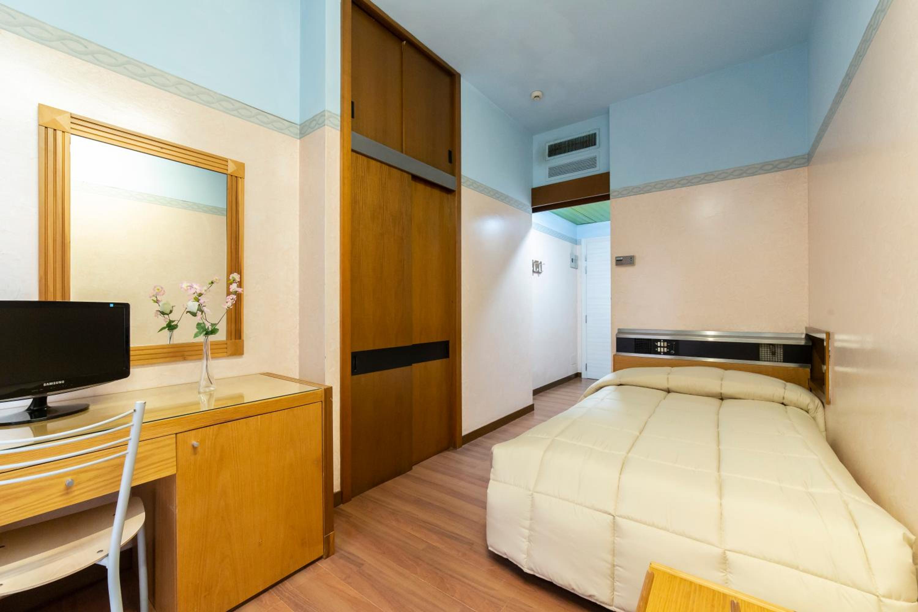 Single Room photo 1