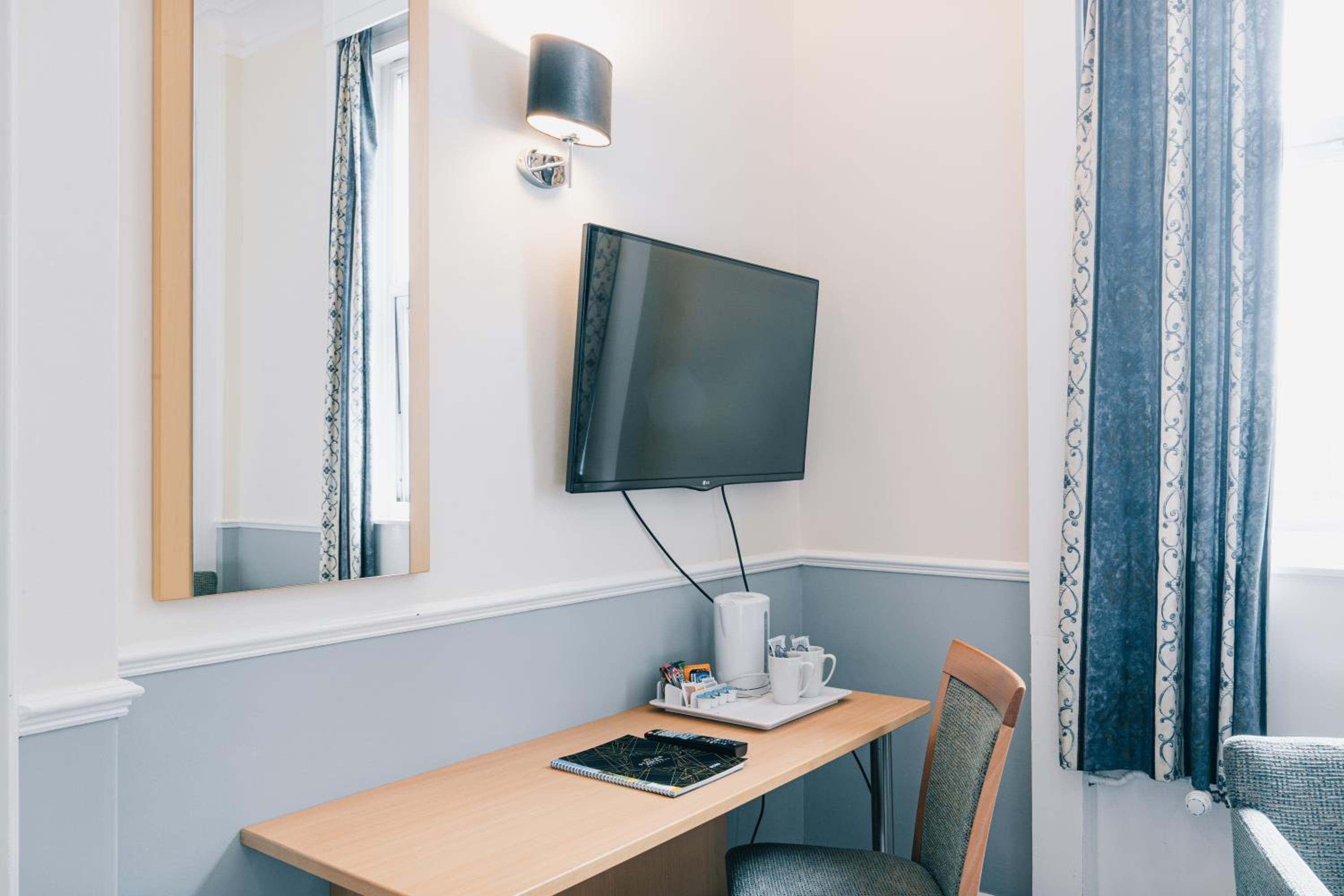 Twin Room - Photo 4
