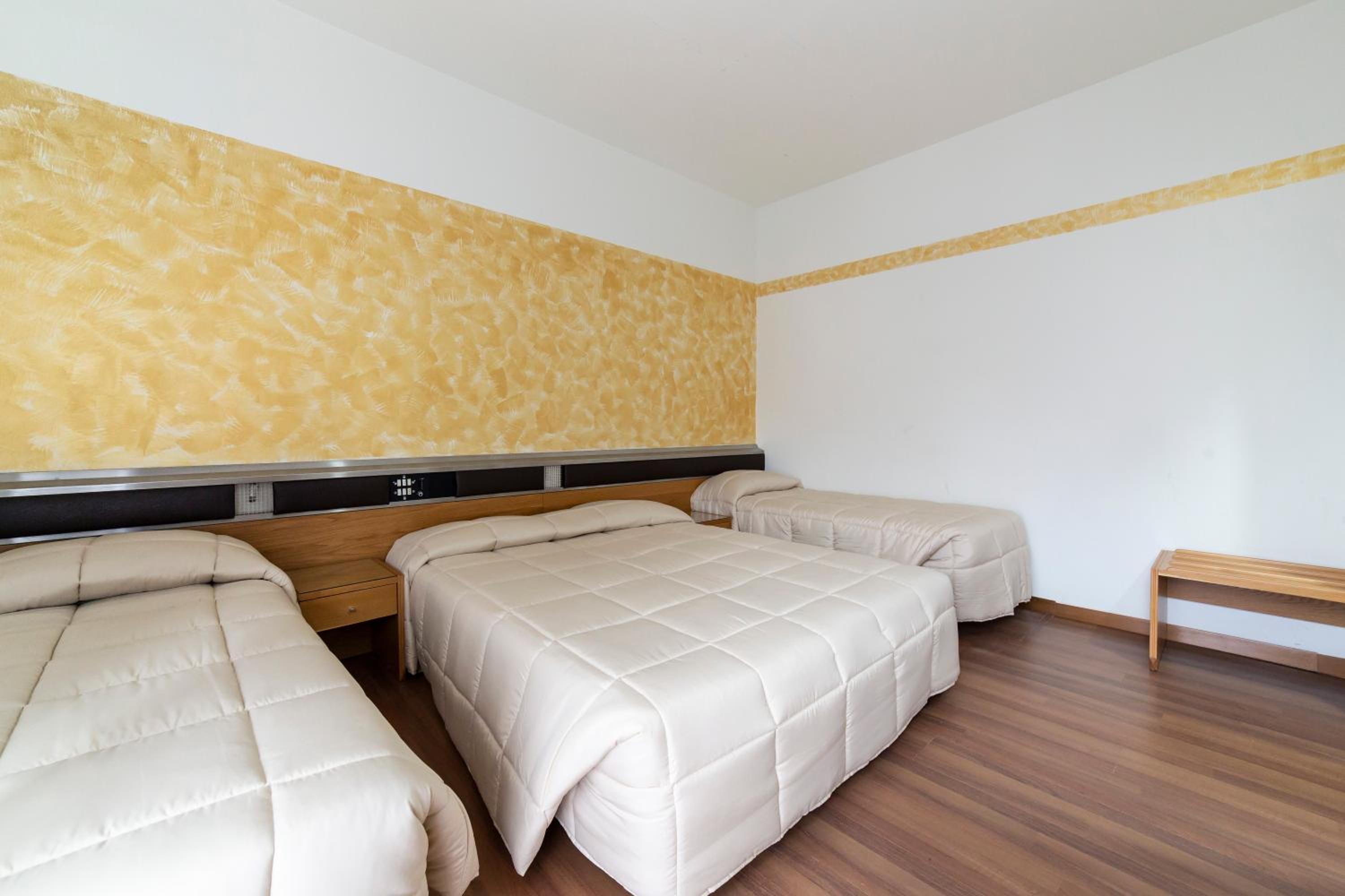 Quadruple Room - Photo 2