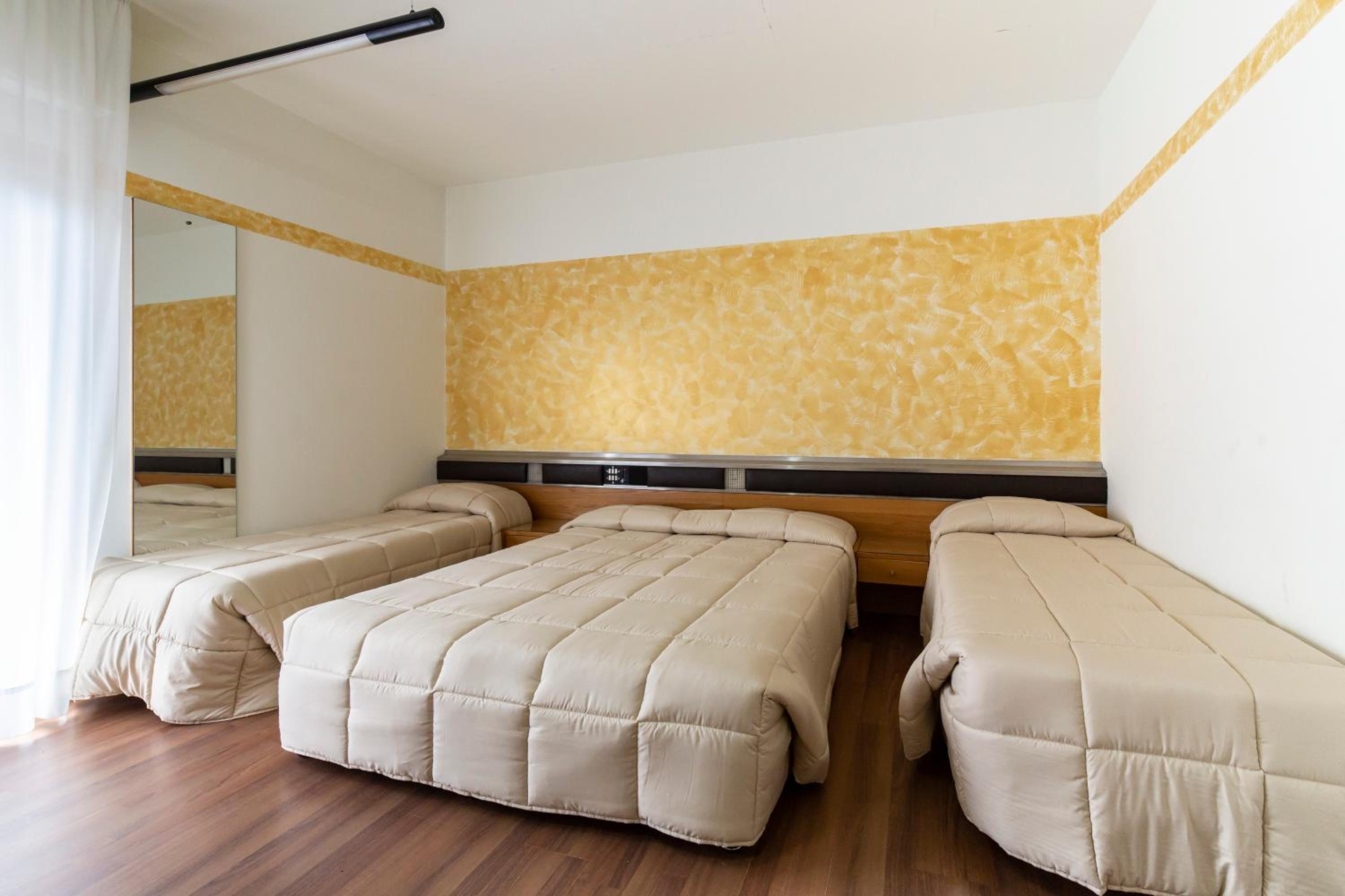Quadruple Room - Photo 1