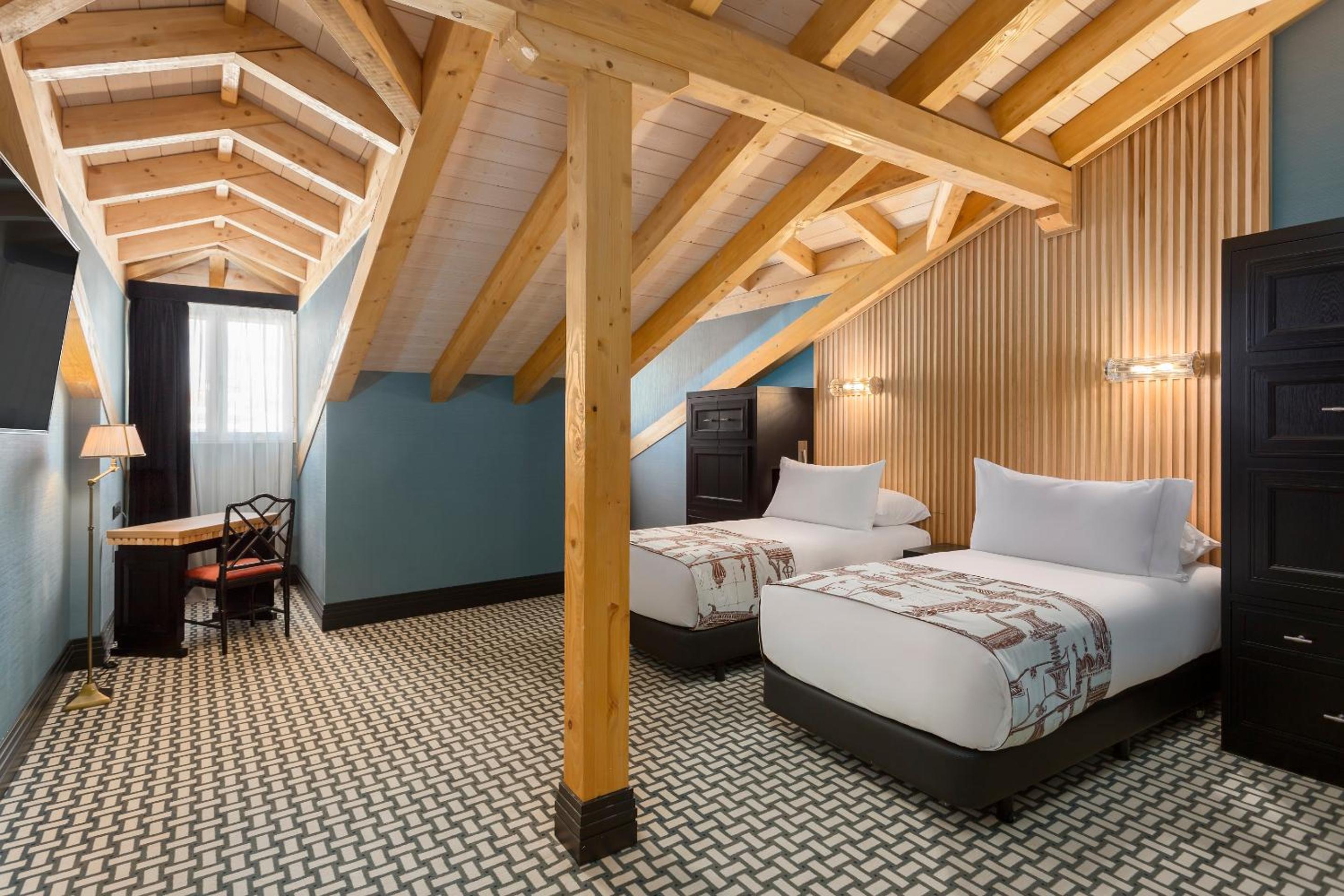 Deluxe Double or Twin Room - Photo 6