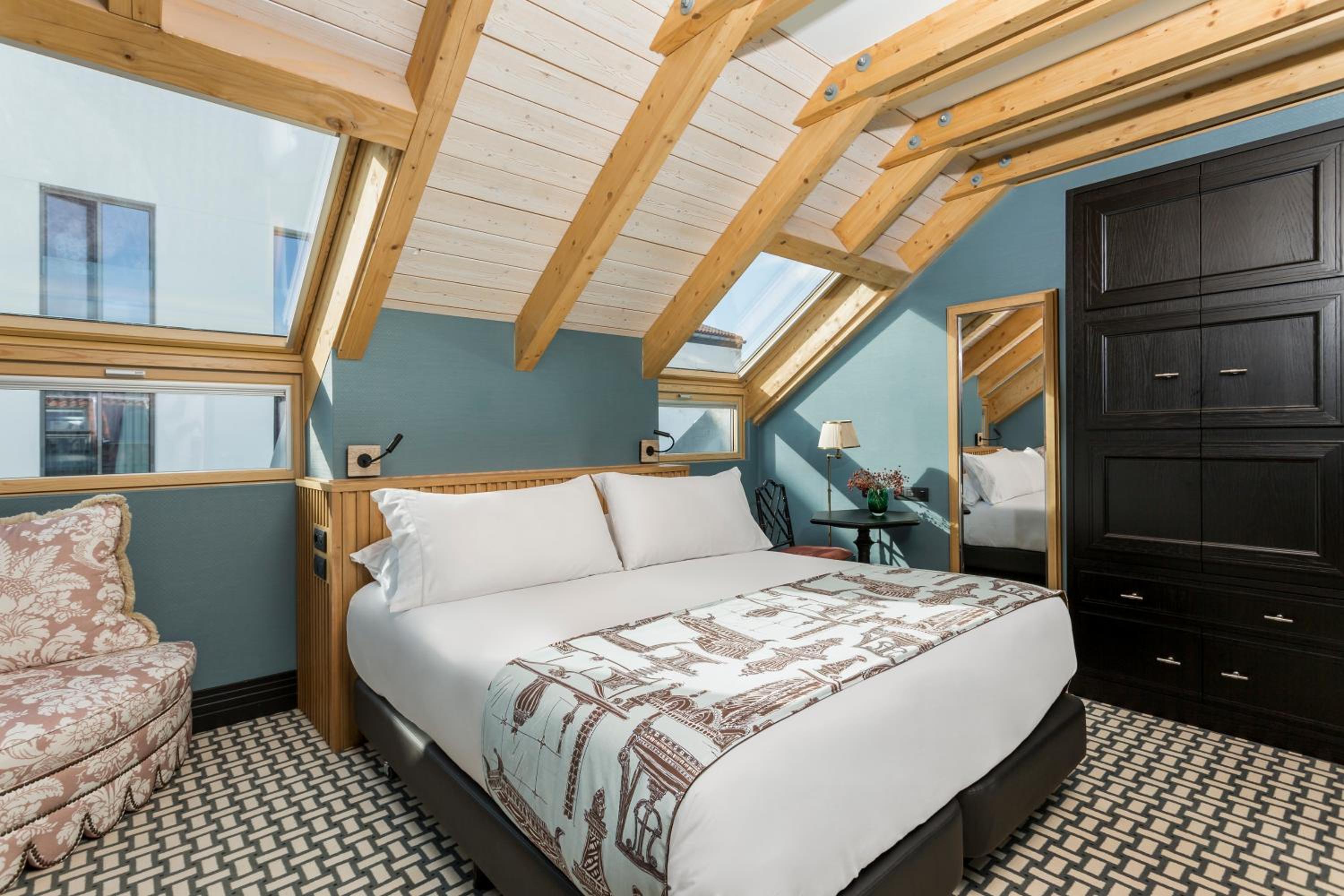 Deluxe Double or Twin Room - Photo 7