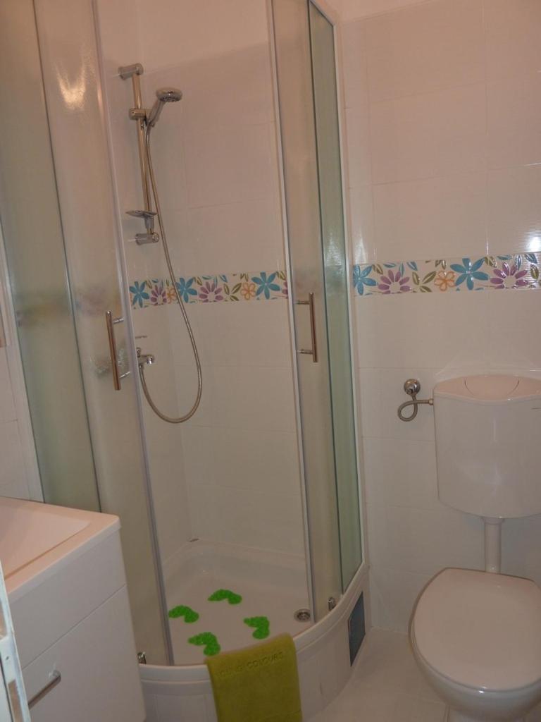 Two-Bedroom Apartment with Balcony and Sea View - Photo 5