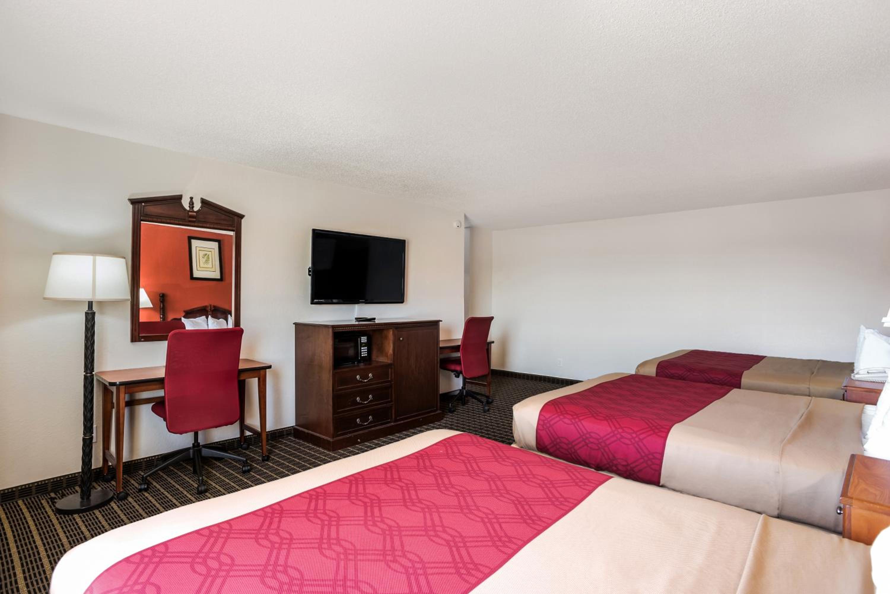 Queen Room with Two Queen Beds - Accessible/Non-Smoking  photo 3