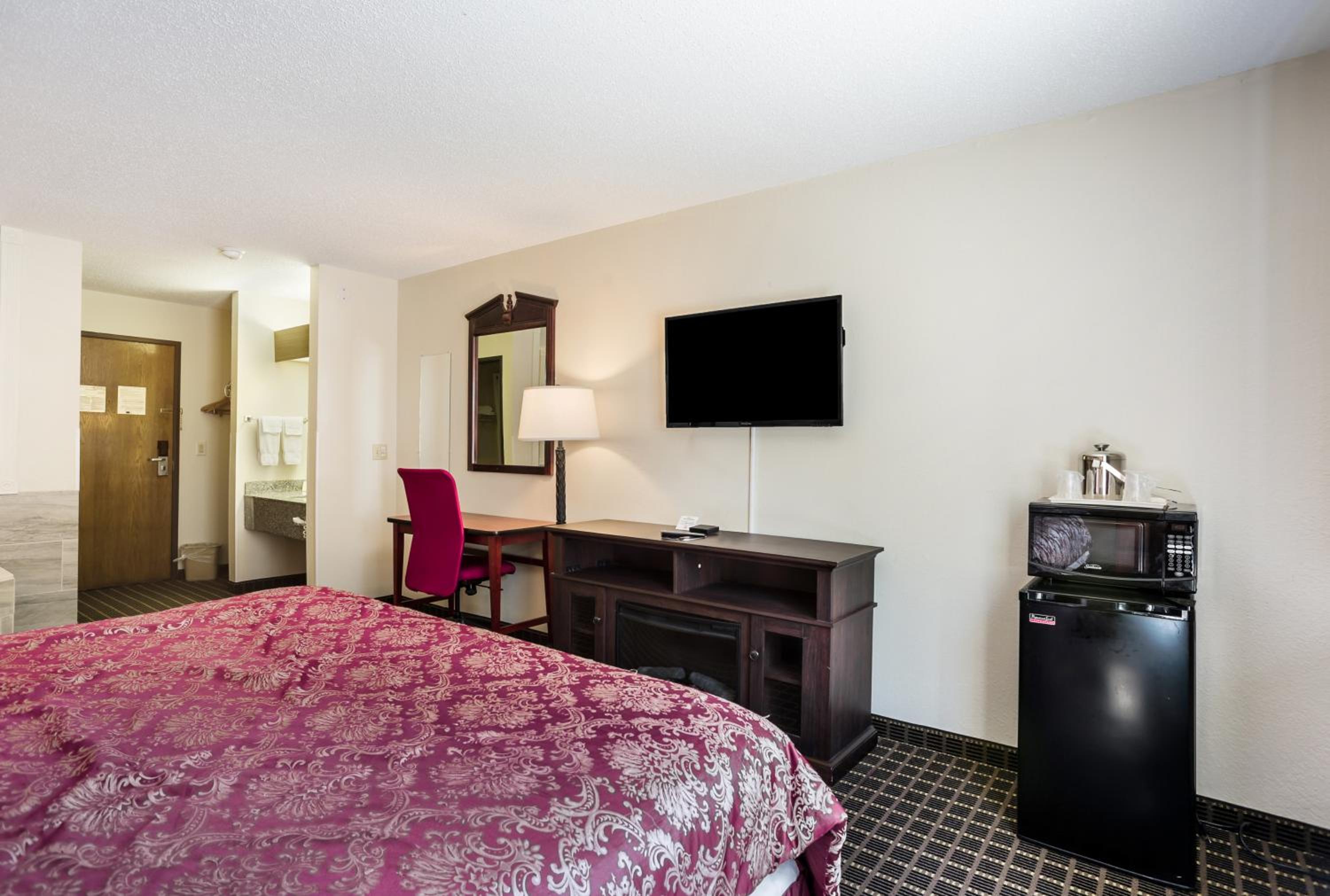 King Room - Non-Smoking - Photo 9