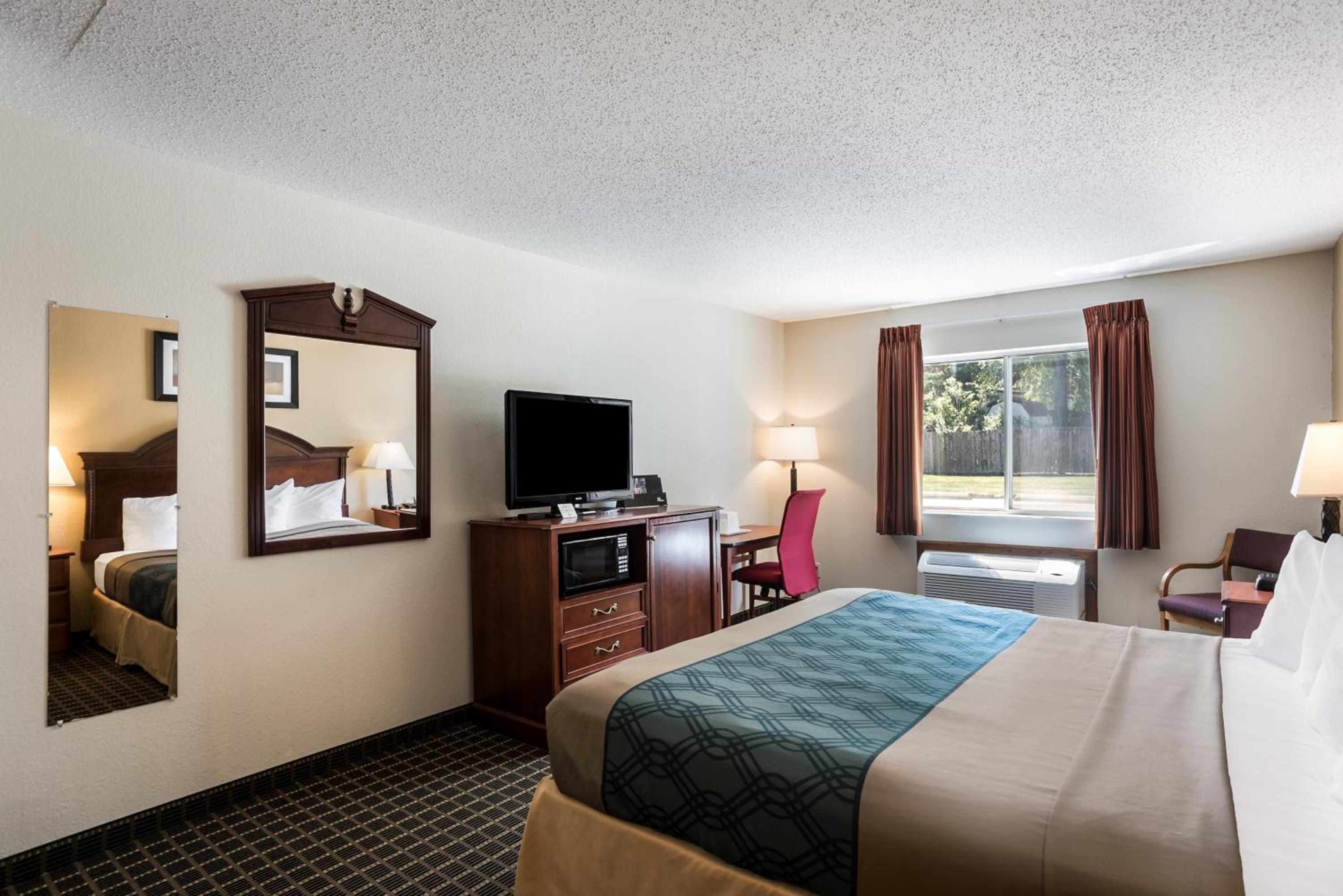 King Room - Non-Smoking - Photo 11