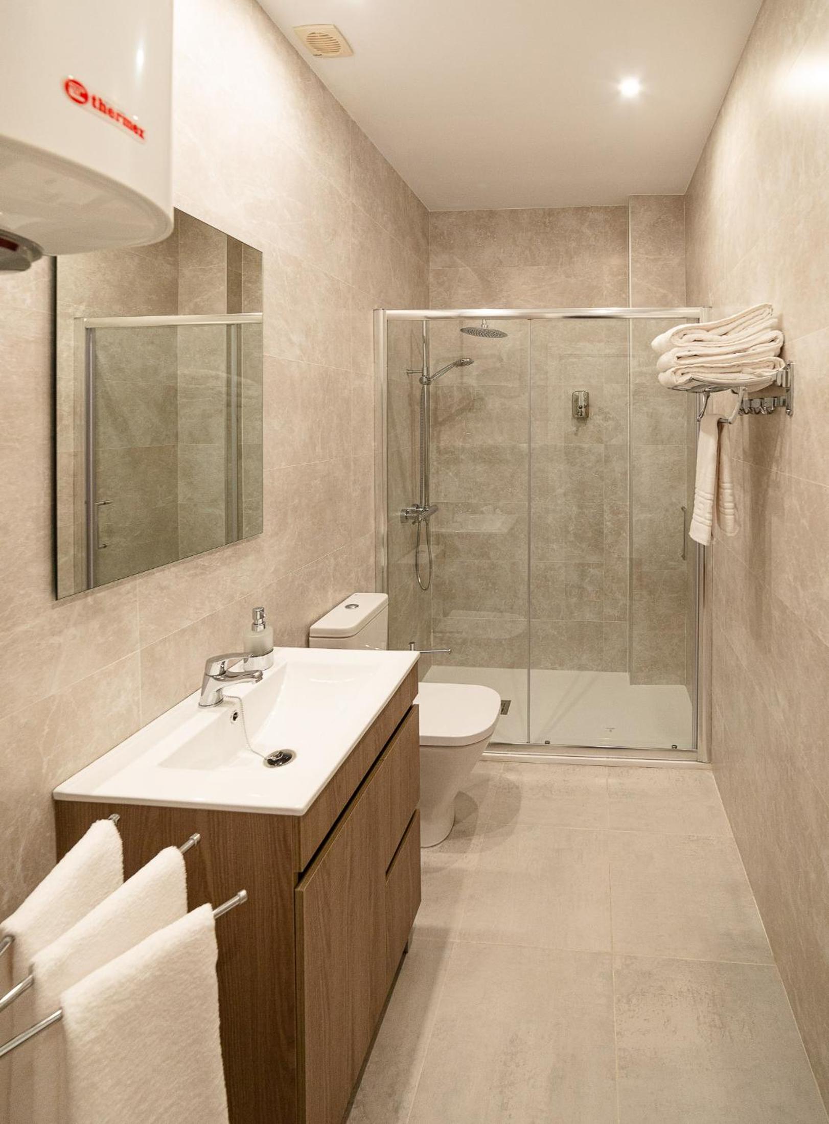 Apartment - Ground Floor - Photo 2