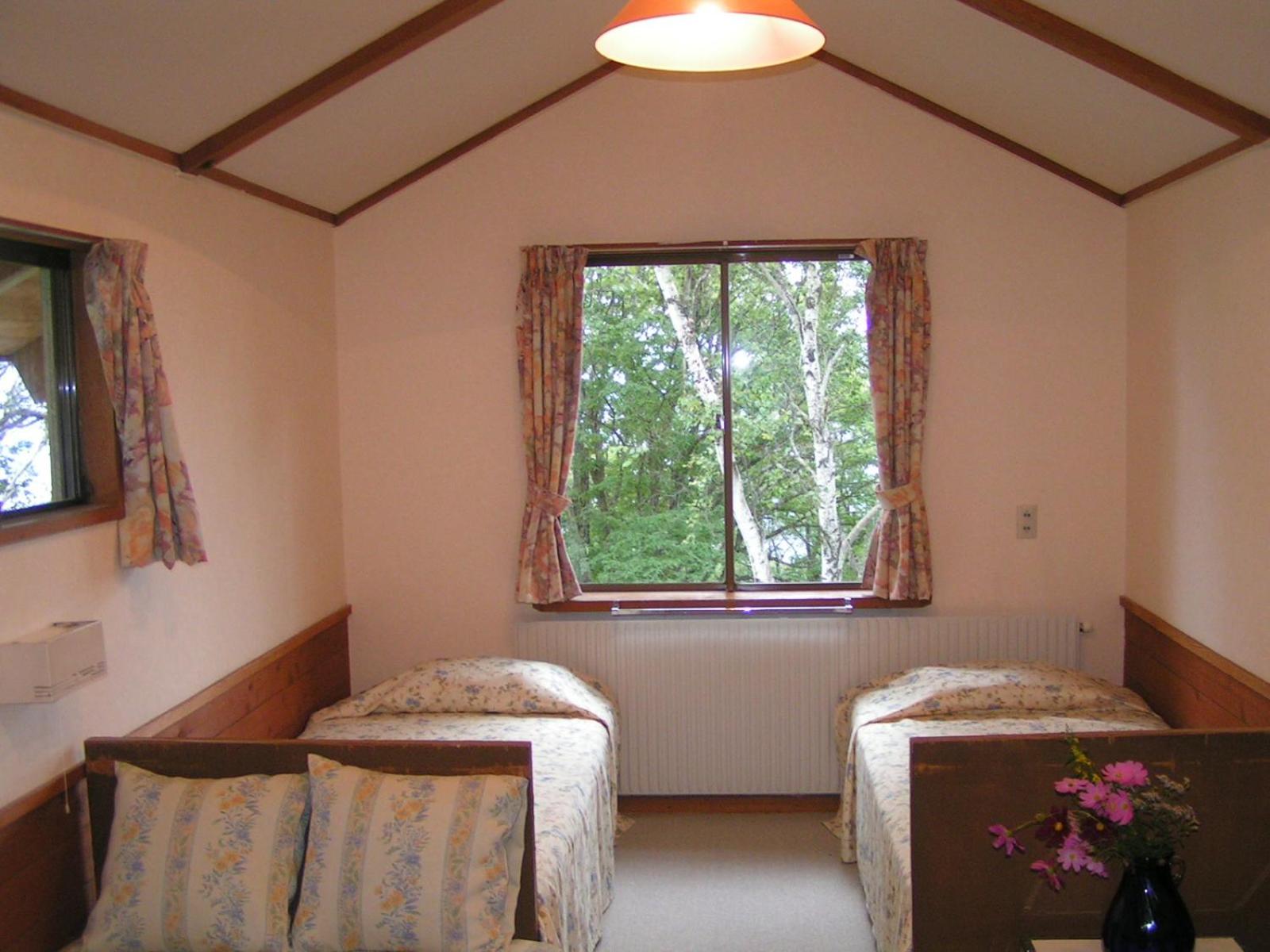 Twin Room with Extra Bed and Shared Bathroom photo 2