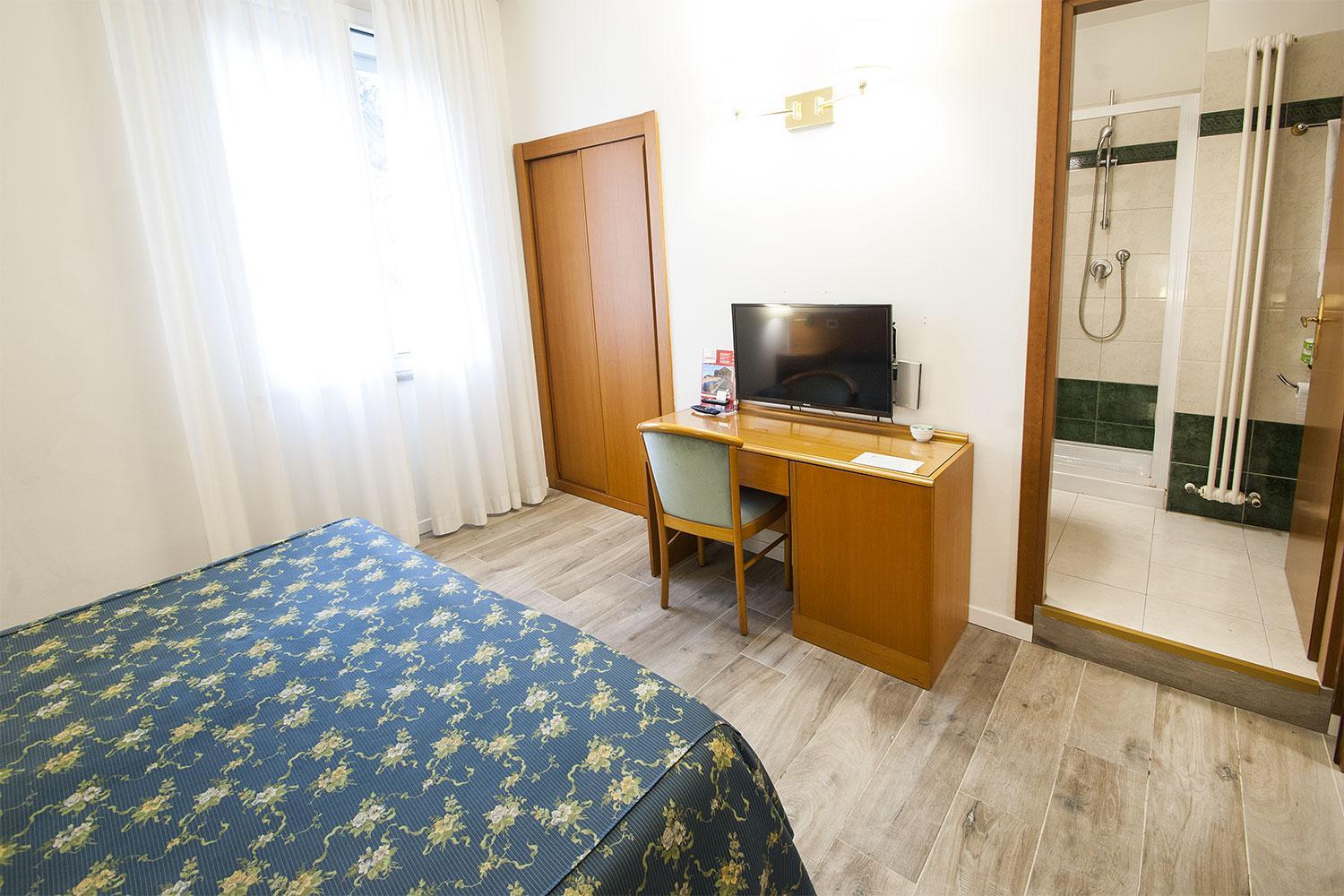 Double Room - Photo 3
