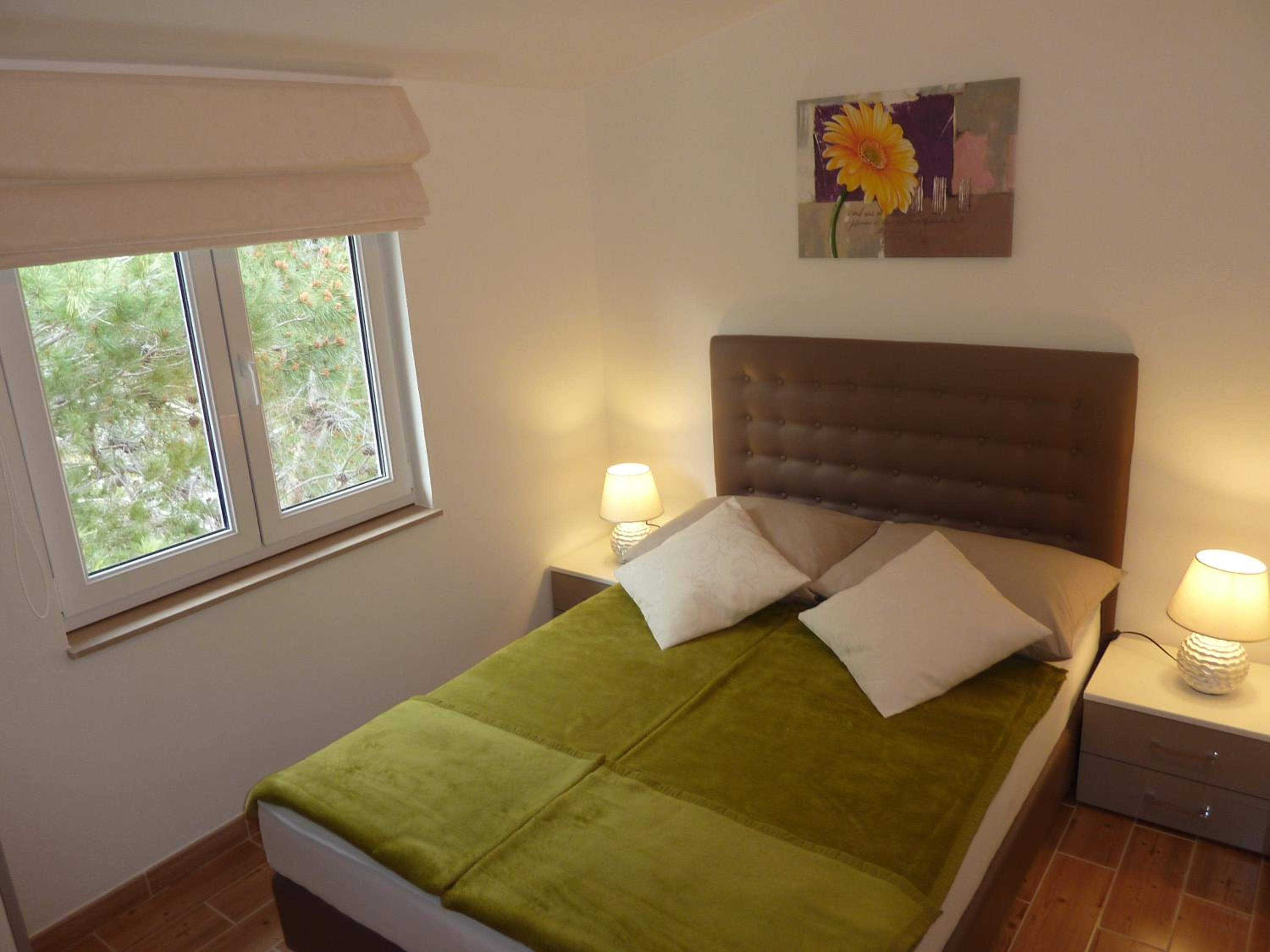 Two-Bedroom Apartment with Balcony and Sea View - Photo 2