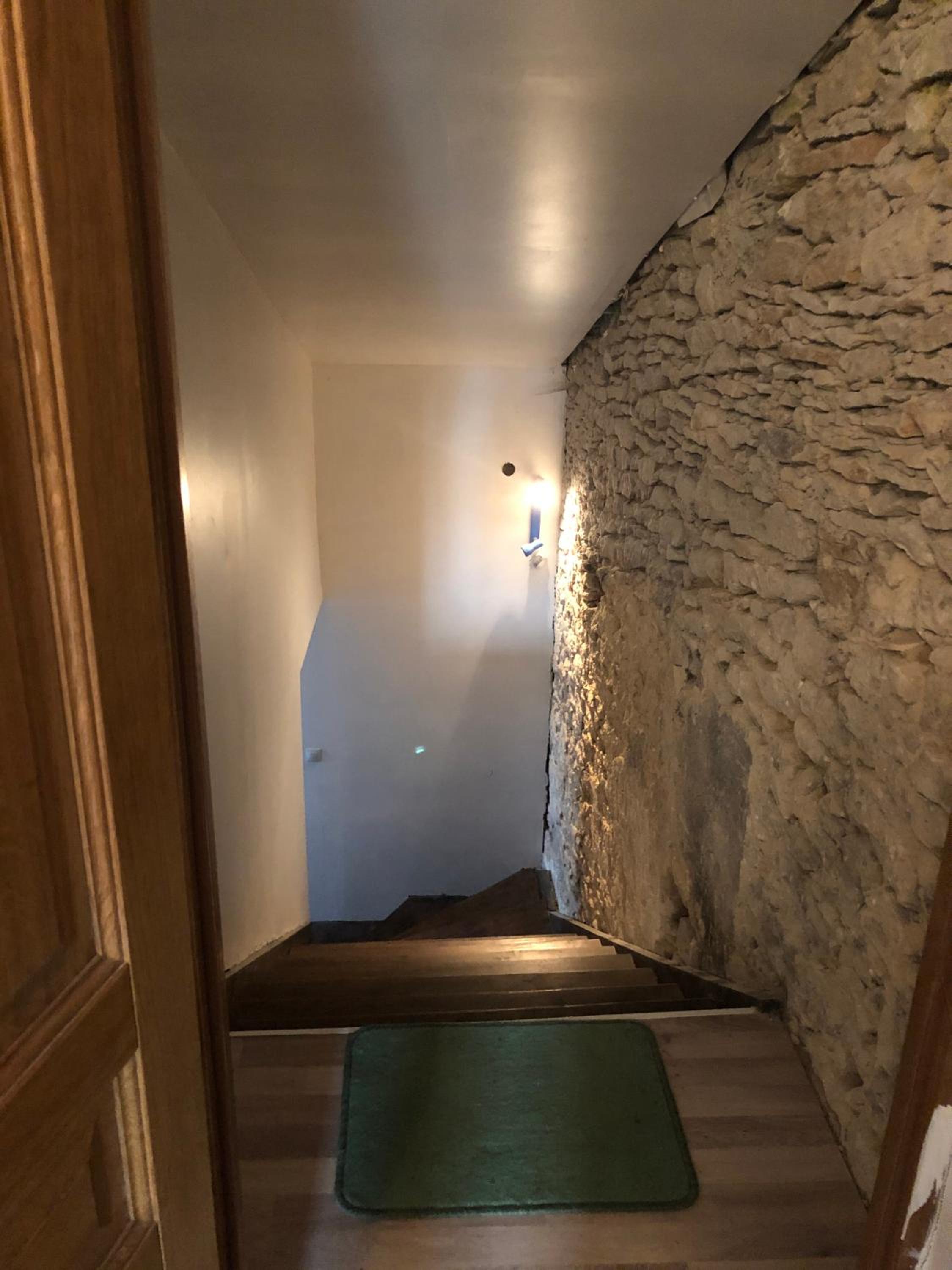 One-Bedroom Apartment - Photo 1