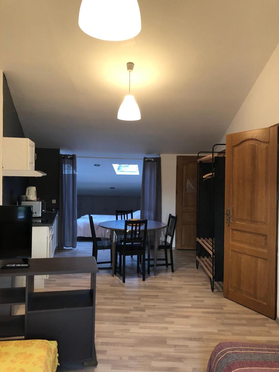 One-Bedroom Apartment - Photo 6