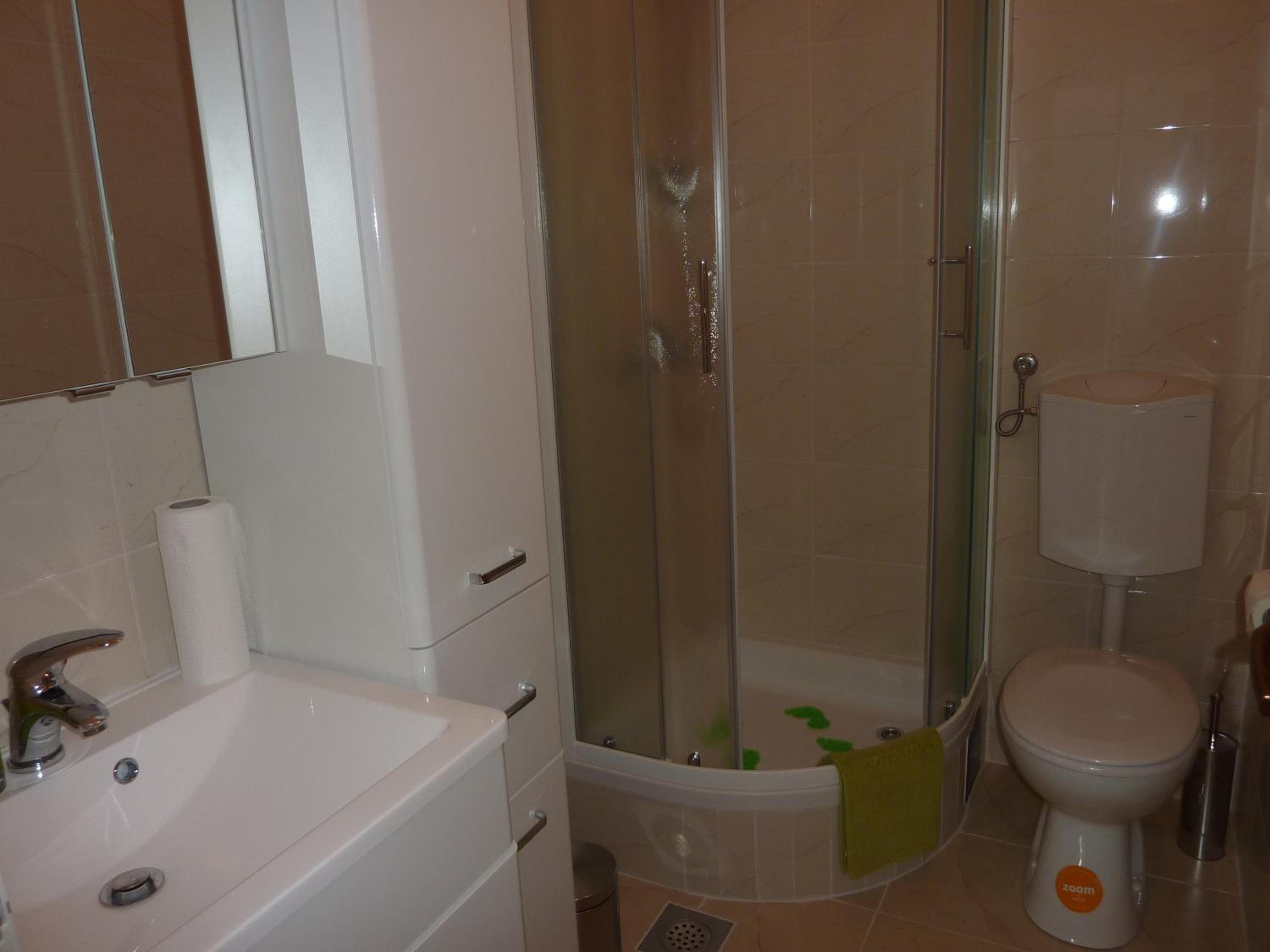 Two-Bedroom Apartment with Balcony and Sea View - Photo 4