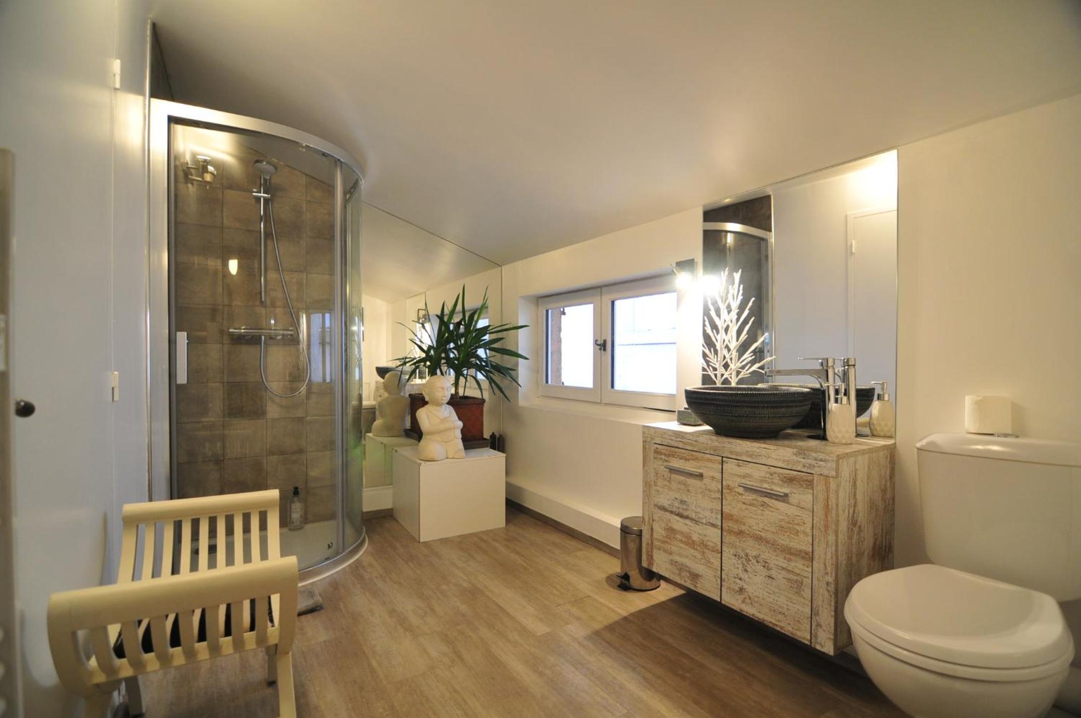 Quadruple Room with Private Bathroom photo 3