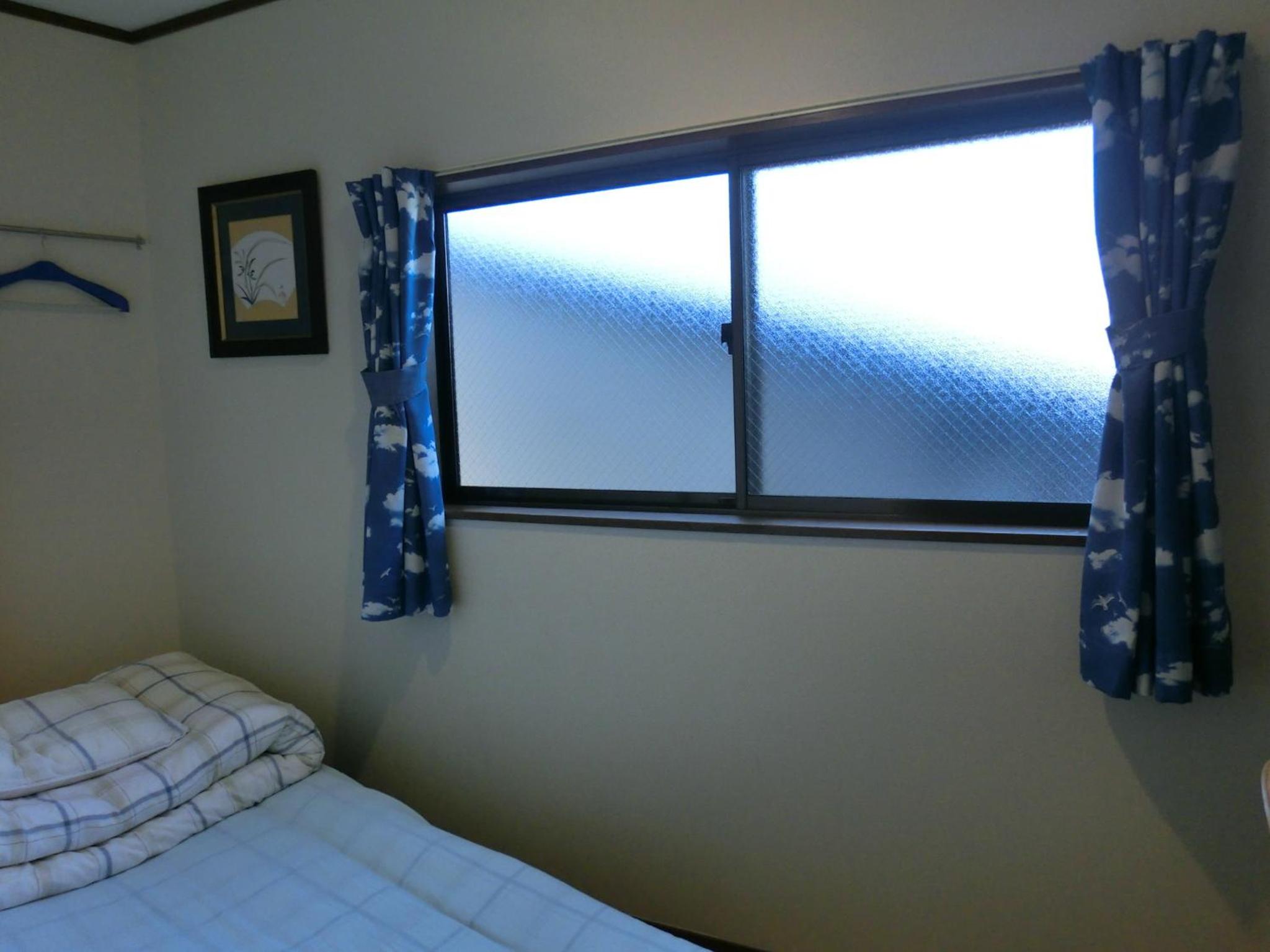 Single Room with Shared Bathroom photo 3