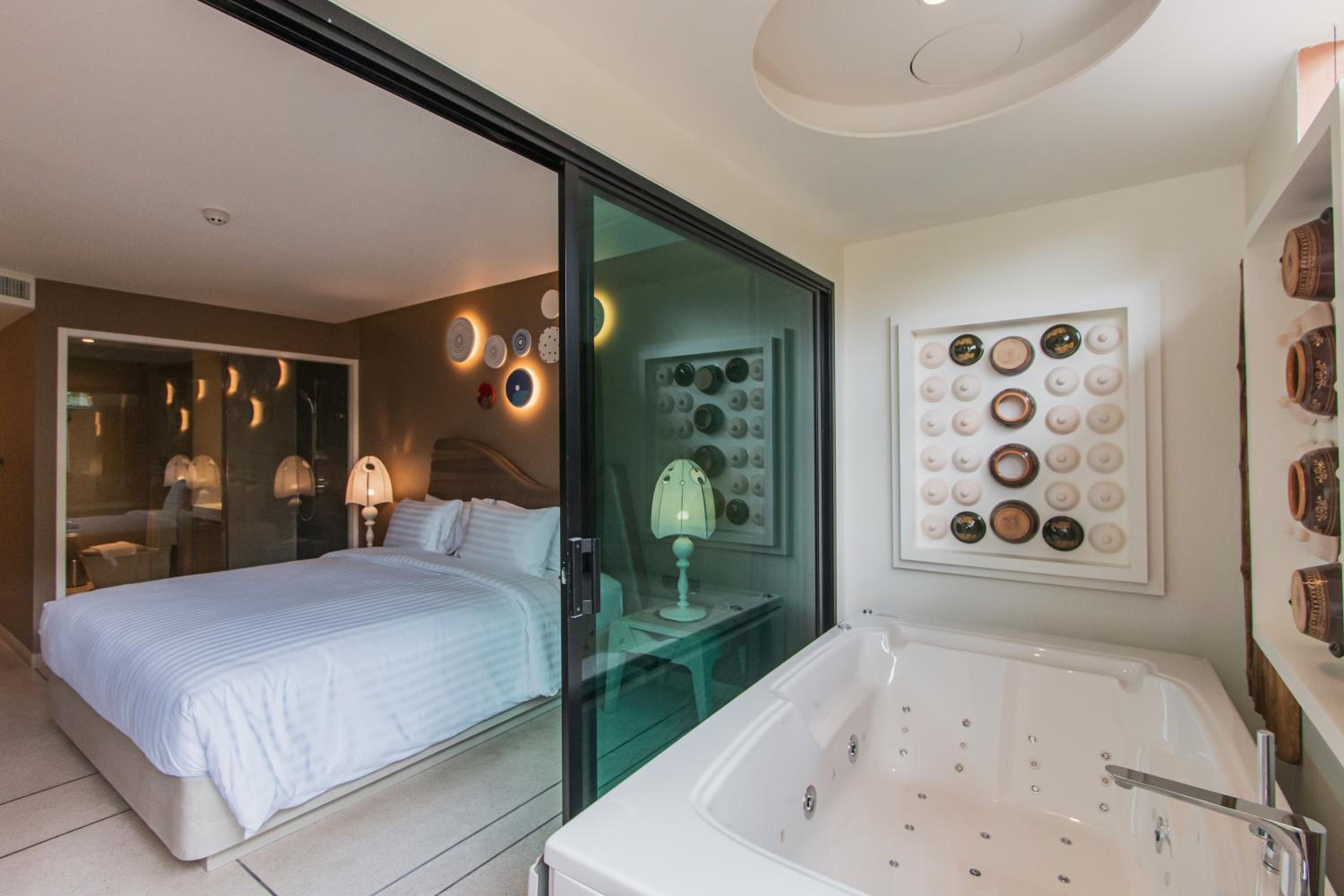 Superior with Jacuzzi - Photo 5